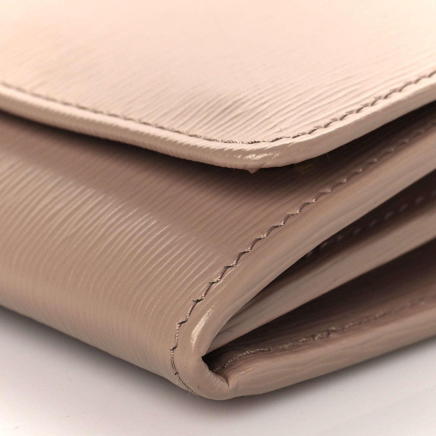 Vitello Move Metal Oro Chain Wallet Cipria