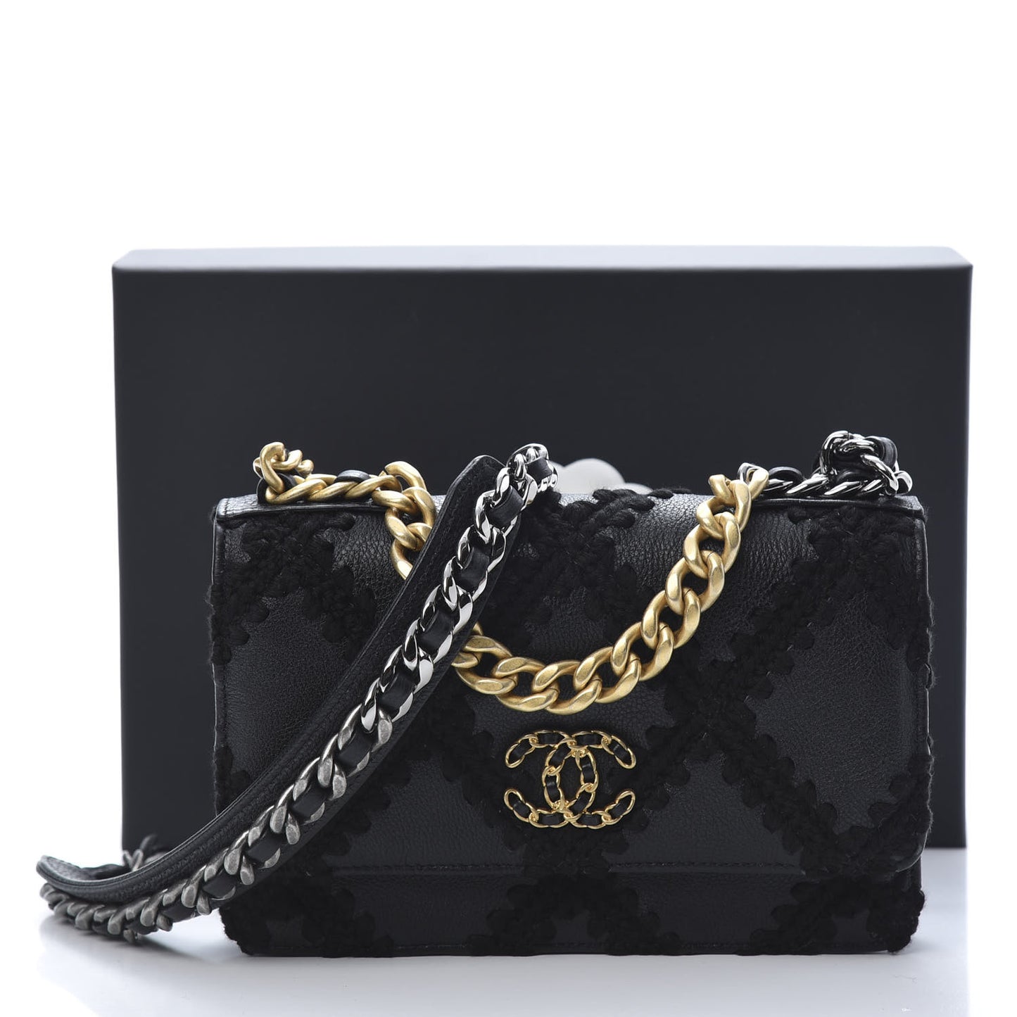 Calfskin Crochet 19 Wallet On Chain WOC Black