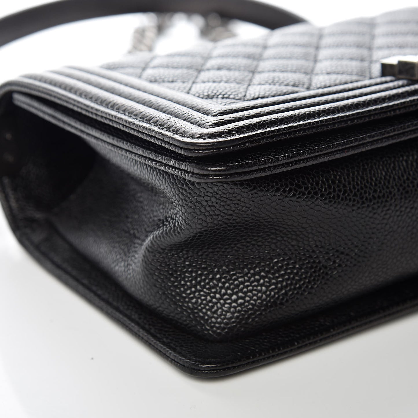 Caviar Quilted Medium Boy Flap Black