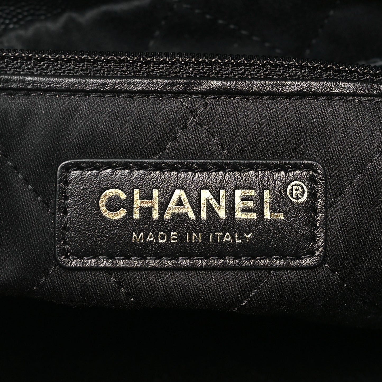 Shiny Caviar Quilted Monochrome 22 Black