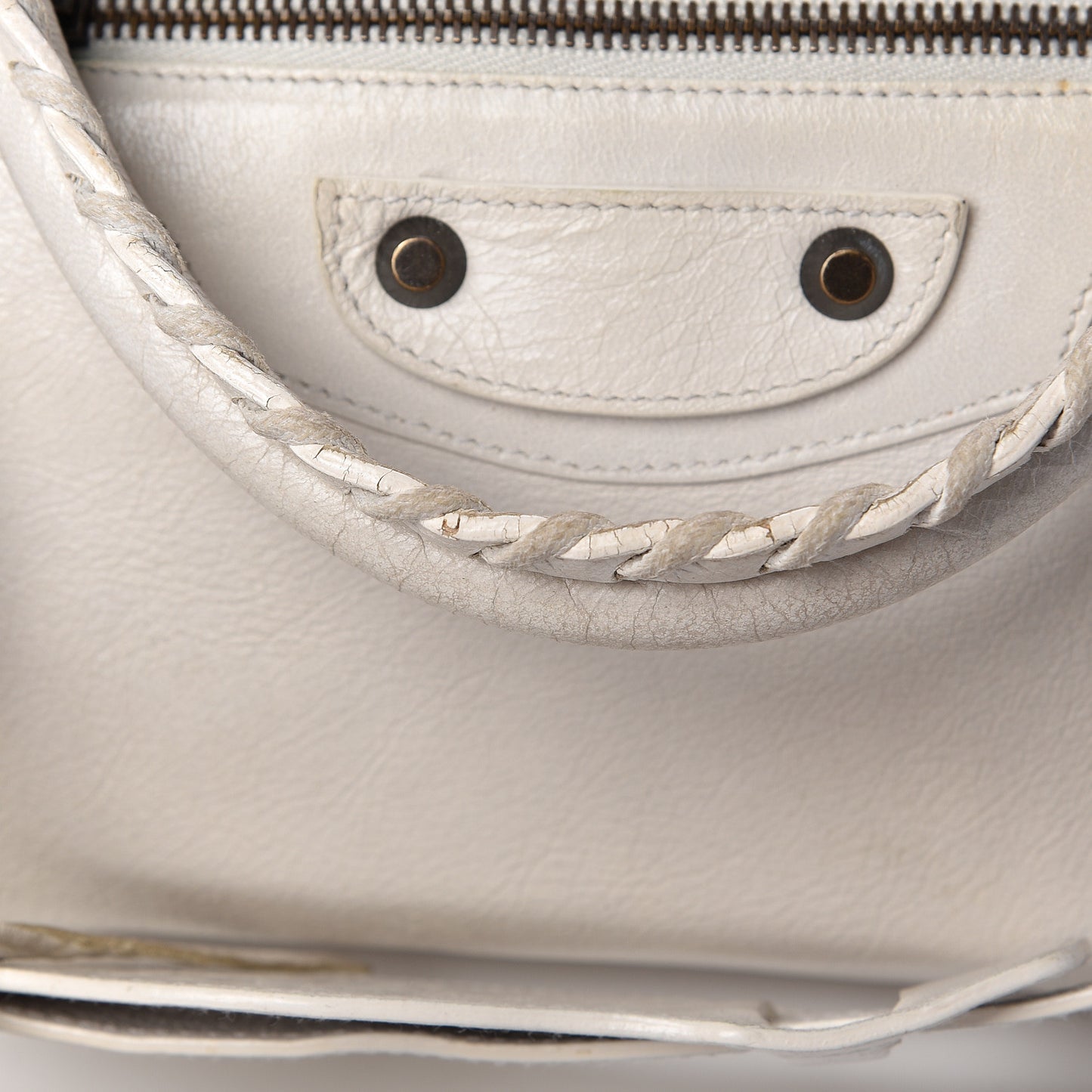 Chevre Classic Hardware City White