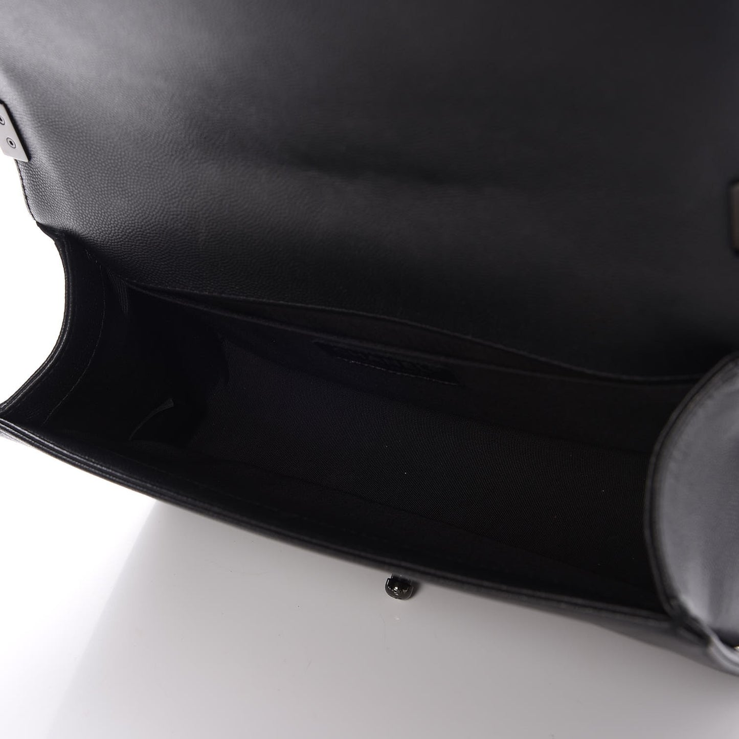 Caviar Quilted Medium Boy Flap So Black