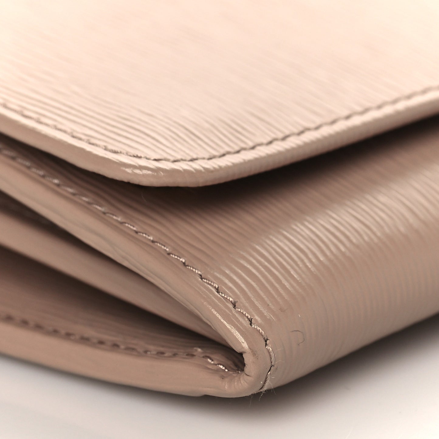 Vitello Move Metal Oro Chain Wallet Cipria