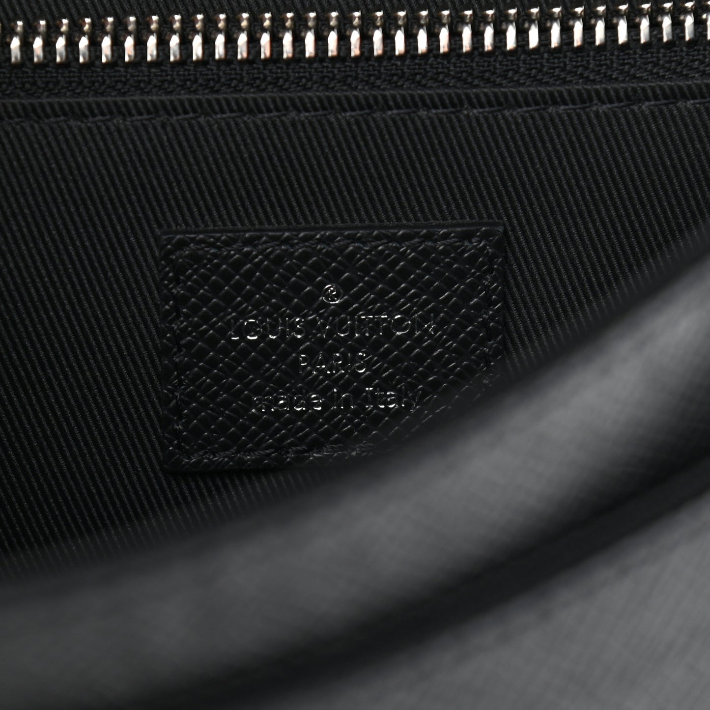 Taiga New Flap Messenger Black