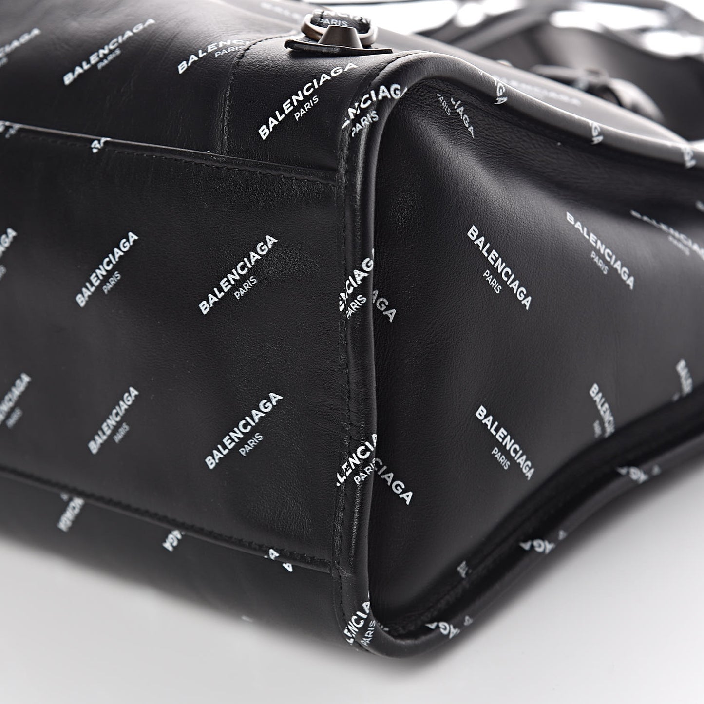 Veau Allover Logo Classic Hardware City Black White