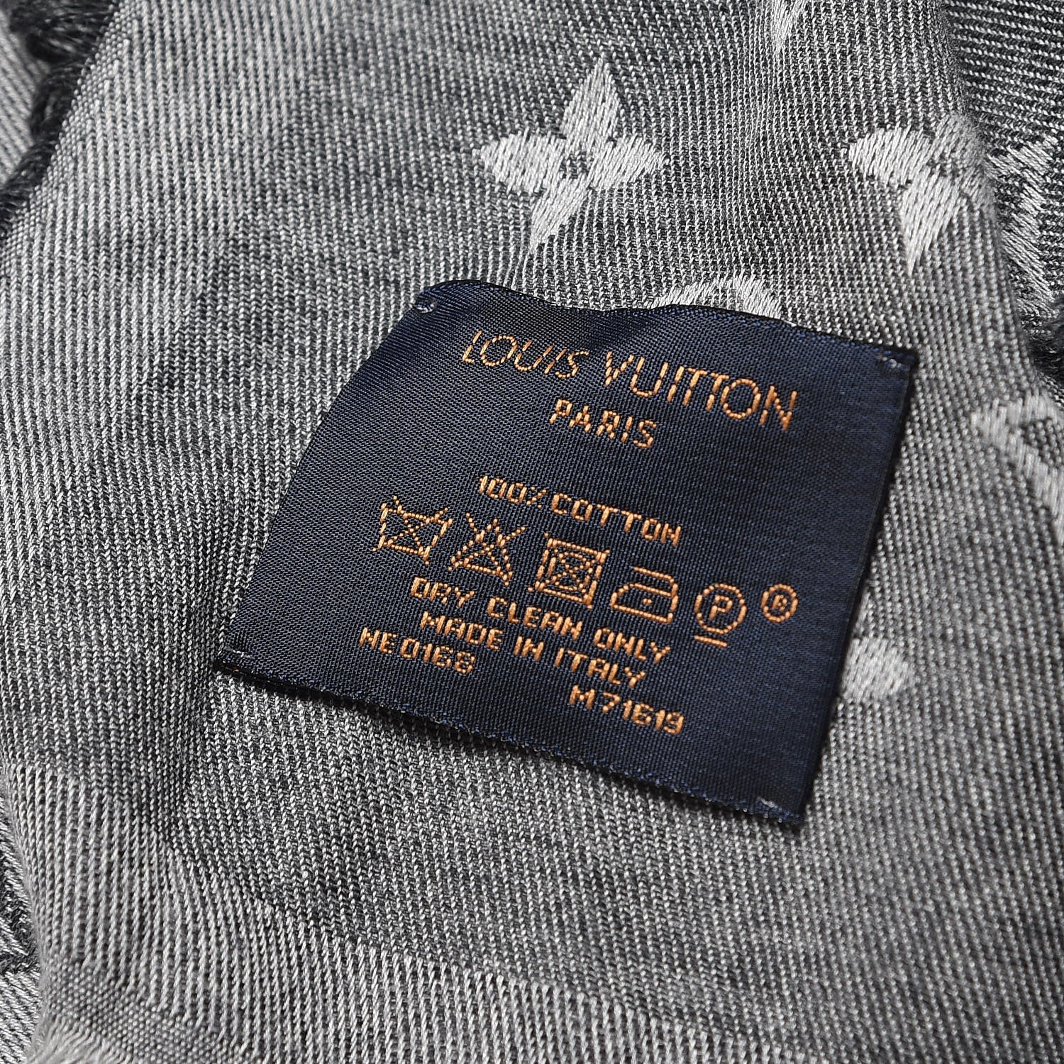 Louis Vuitton Cotton Monogram Essential Stole Gris 5 of 5