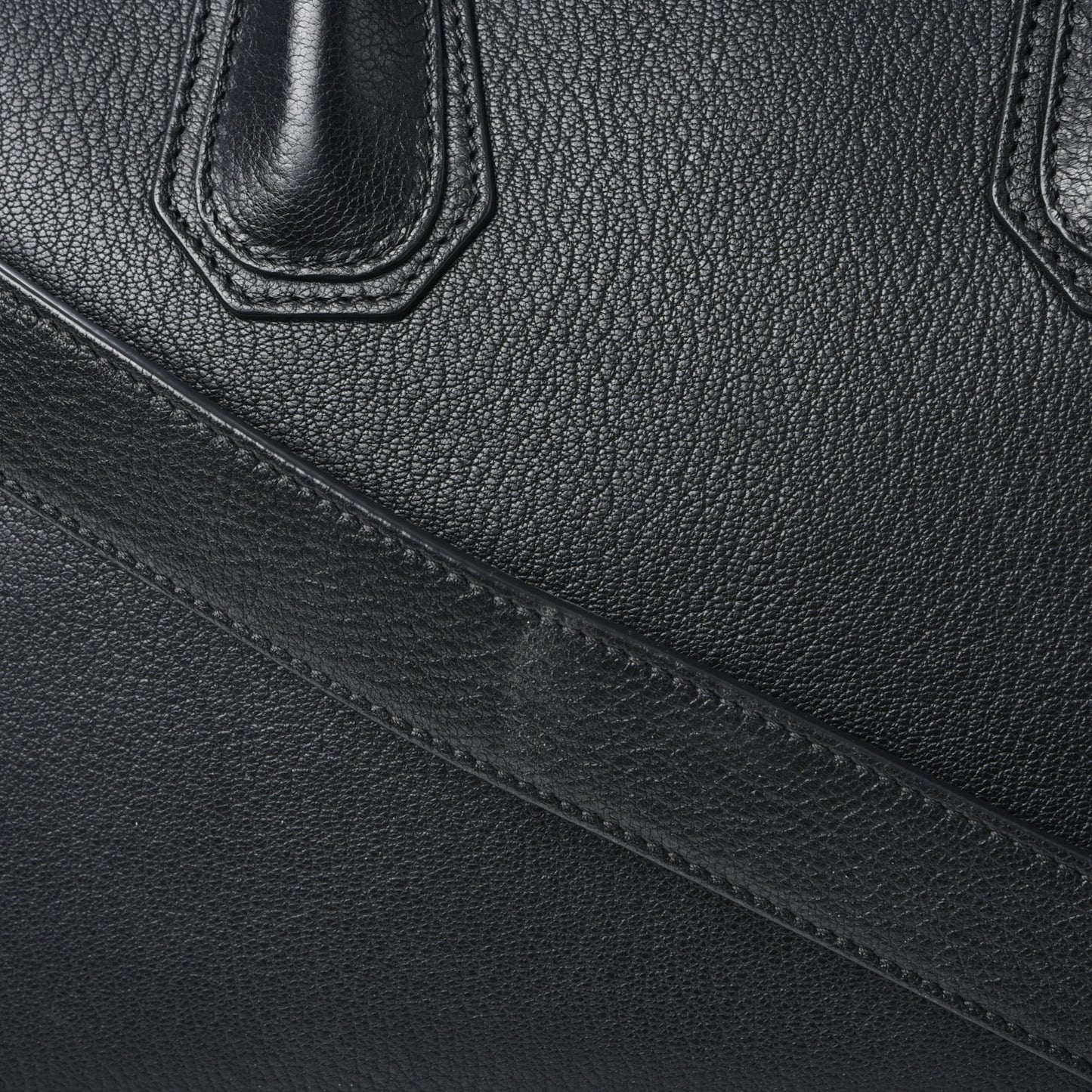 Sugar Goatskin Medium Antigona Black