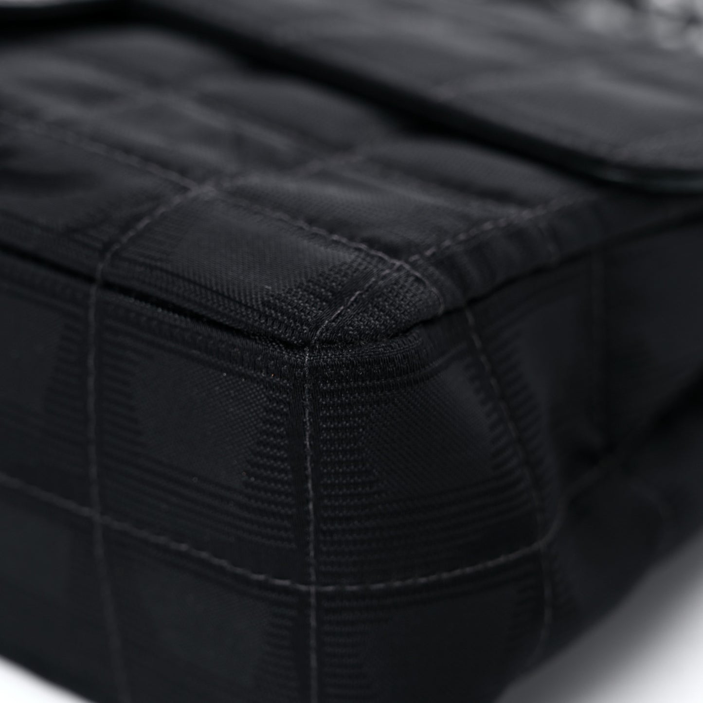 Nylon Medium Travel Flap Black