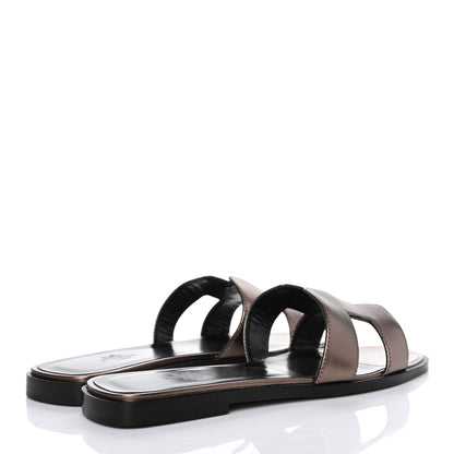 Hermes Metallic Nappa Oran Sandals 37.5 Or Vieilli 3 of 4