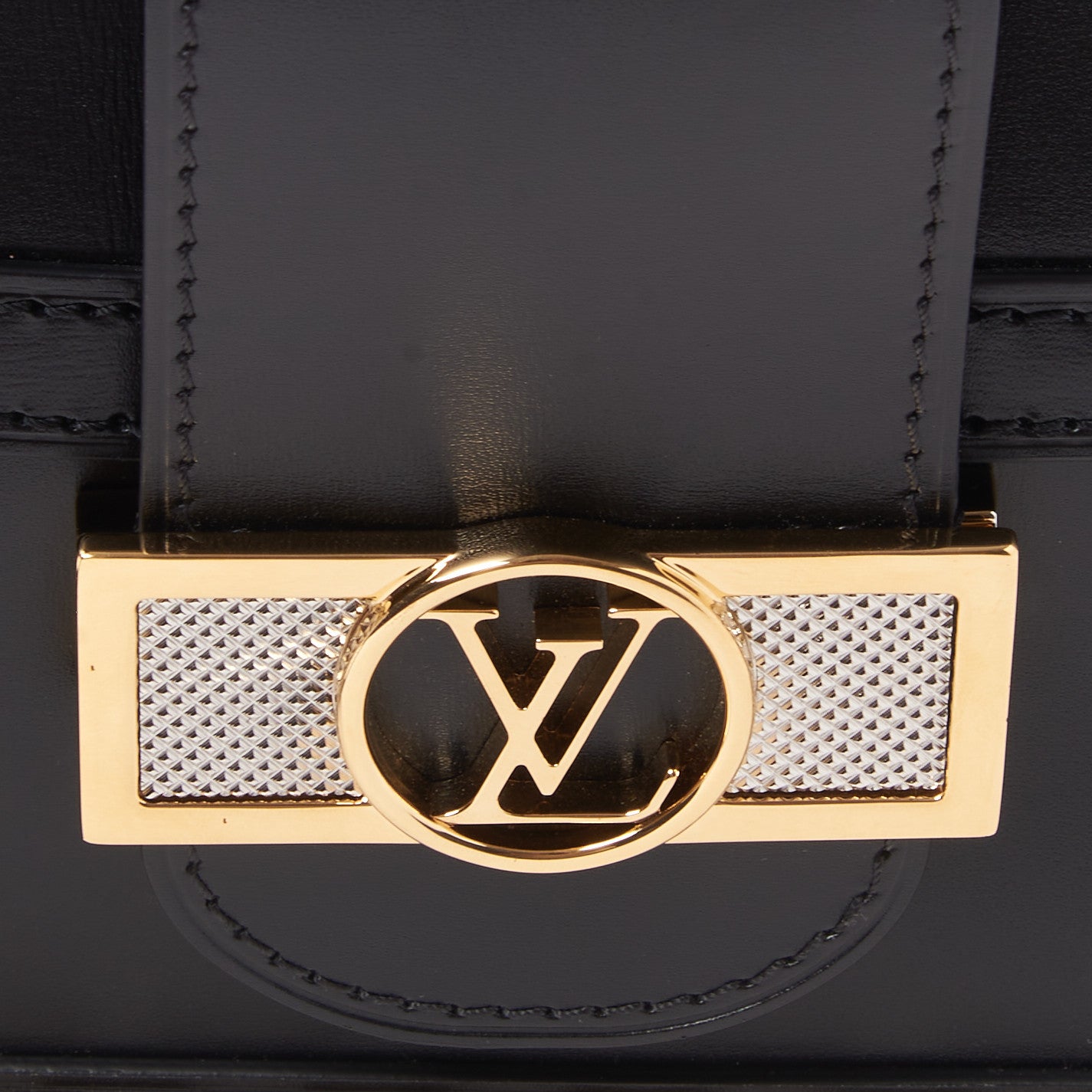 Smooth Calfskin Dauphine MM Black