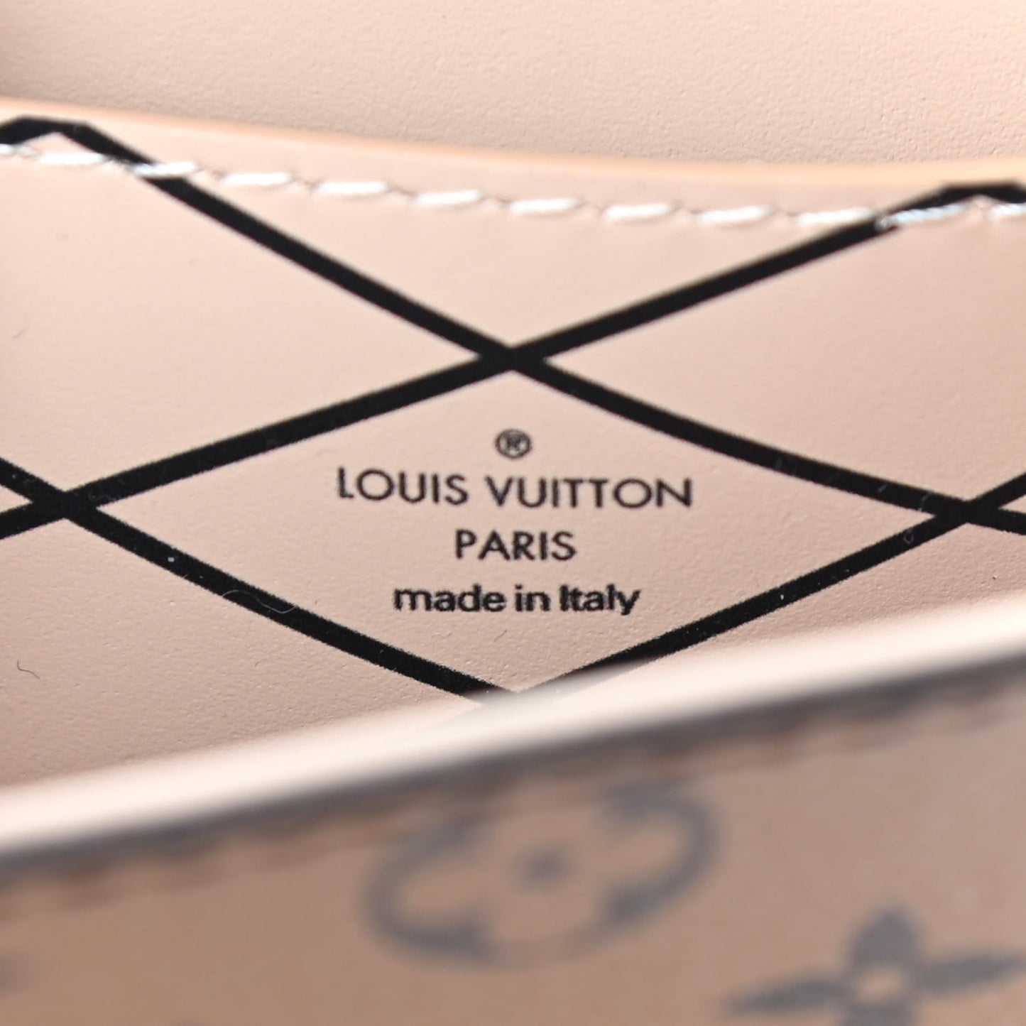 Reverse Monogram Pochette Trunk Verticale