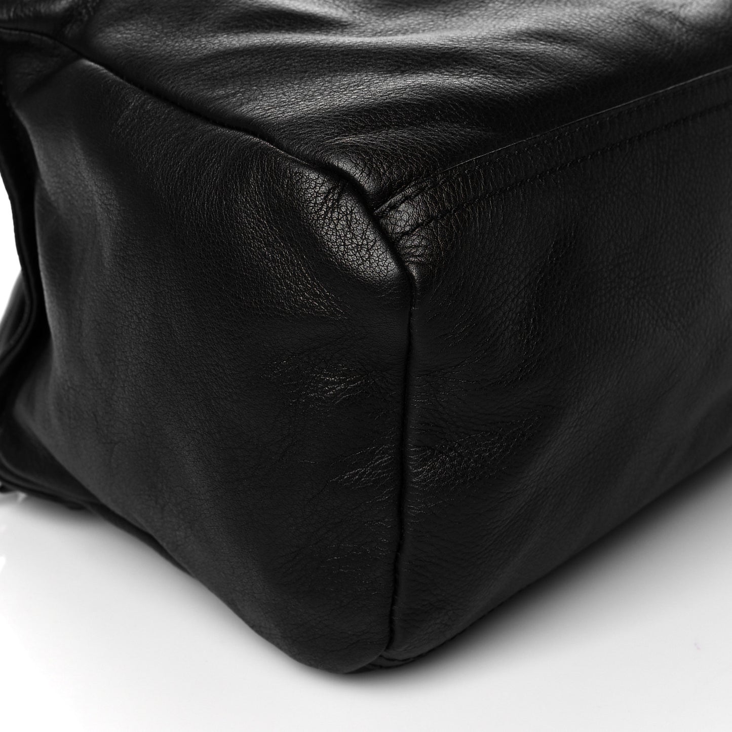 Pebbled Calfskin Medium Pyramid Stud Pandora Black