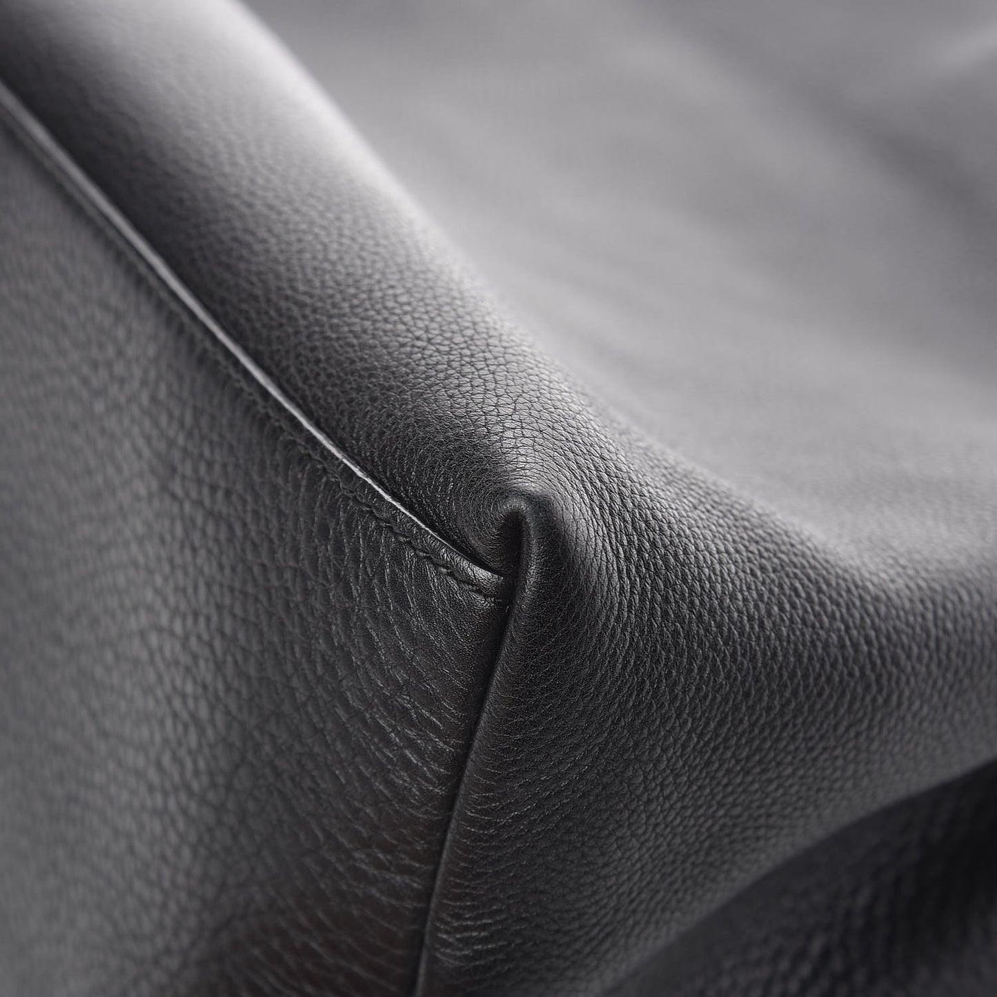 Pebbled Calfskin Medium Soho Chain Shoulder Bag Black