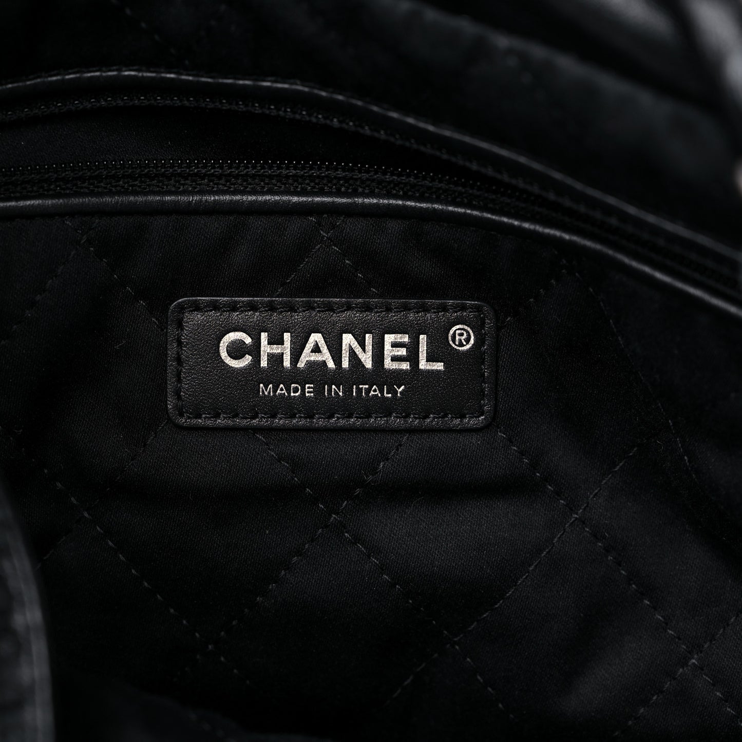 Shiny Calfskin Quilted Chanel 22 Black
