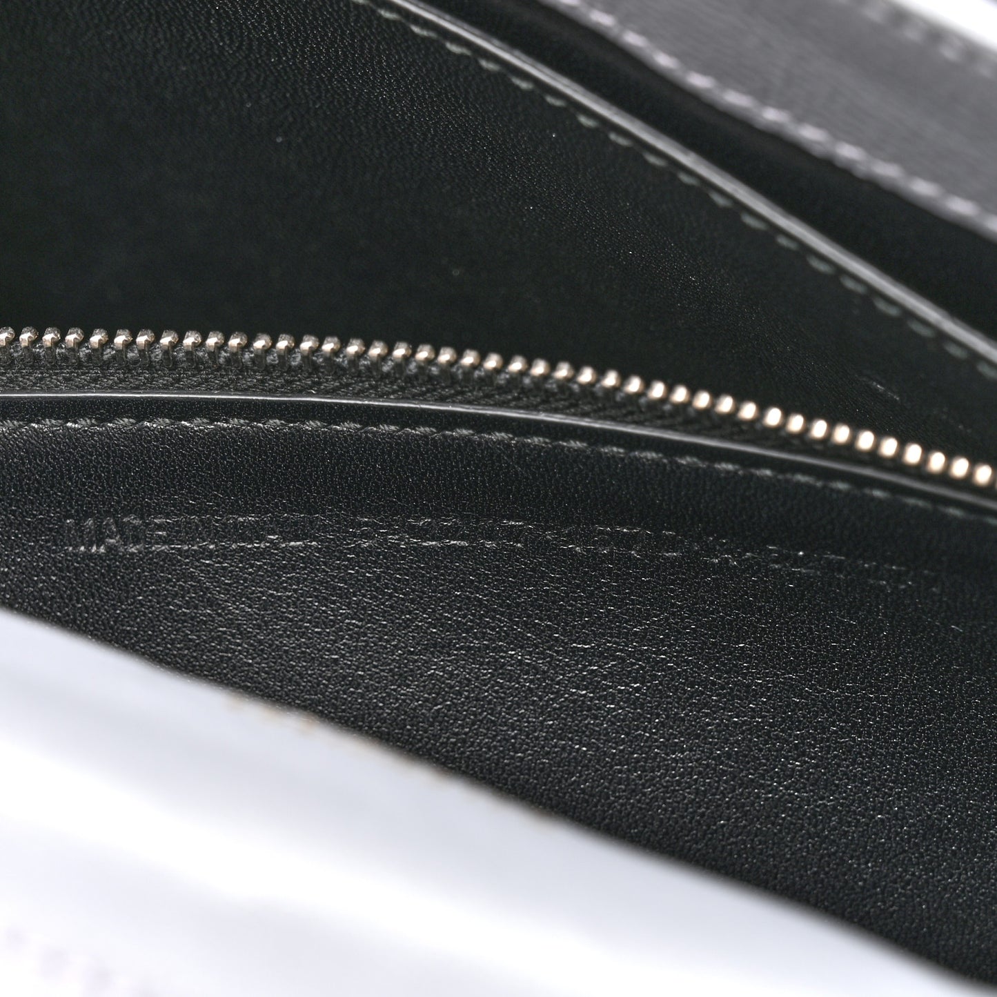 Signature Grained Calfskin Logo S Ville Day Bag Gris Perle Fonce White