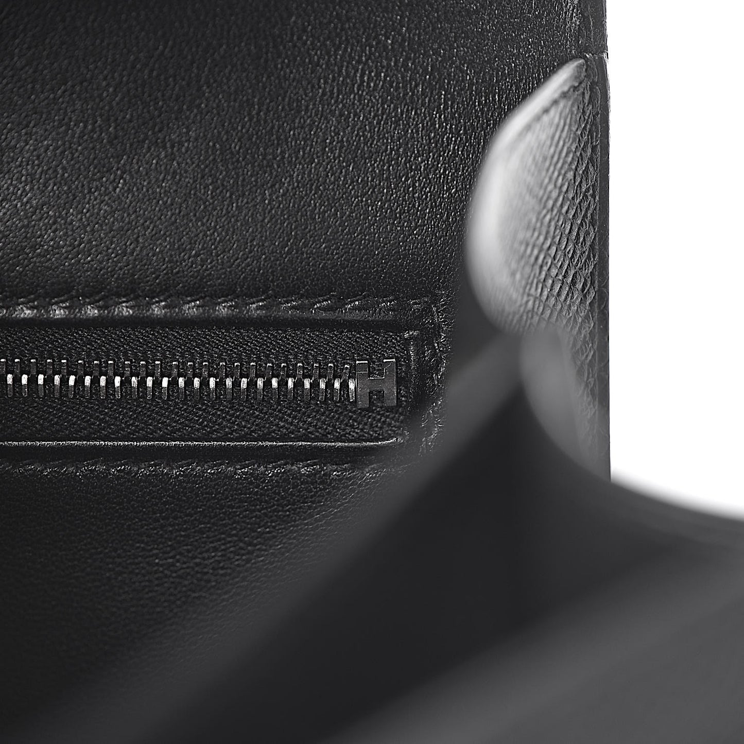 Epsom Constance 24 Black