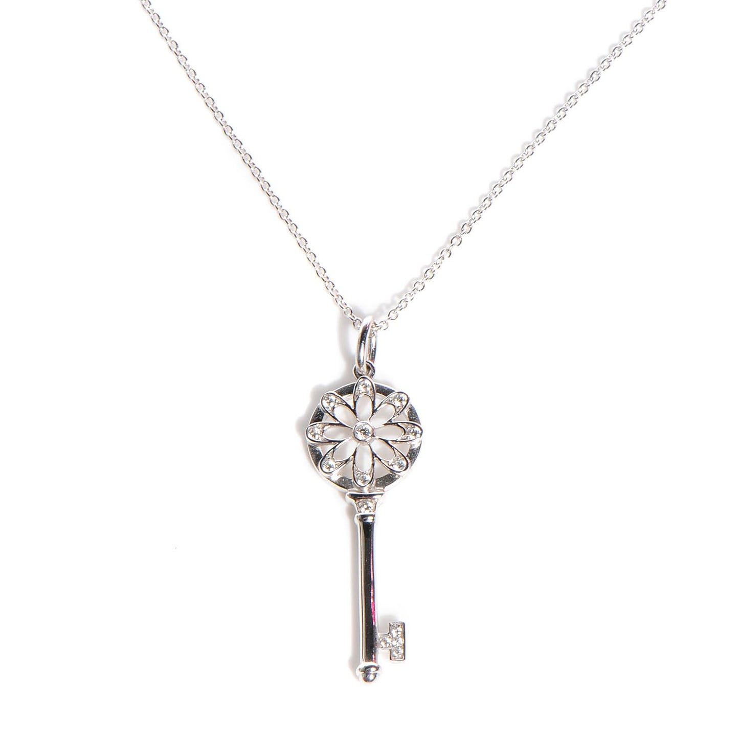 18K White Gold Diamond Floral Pendant Necklace