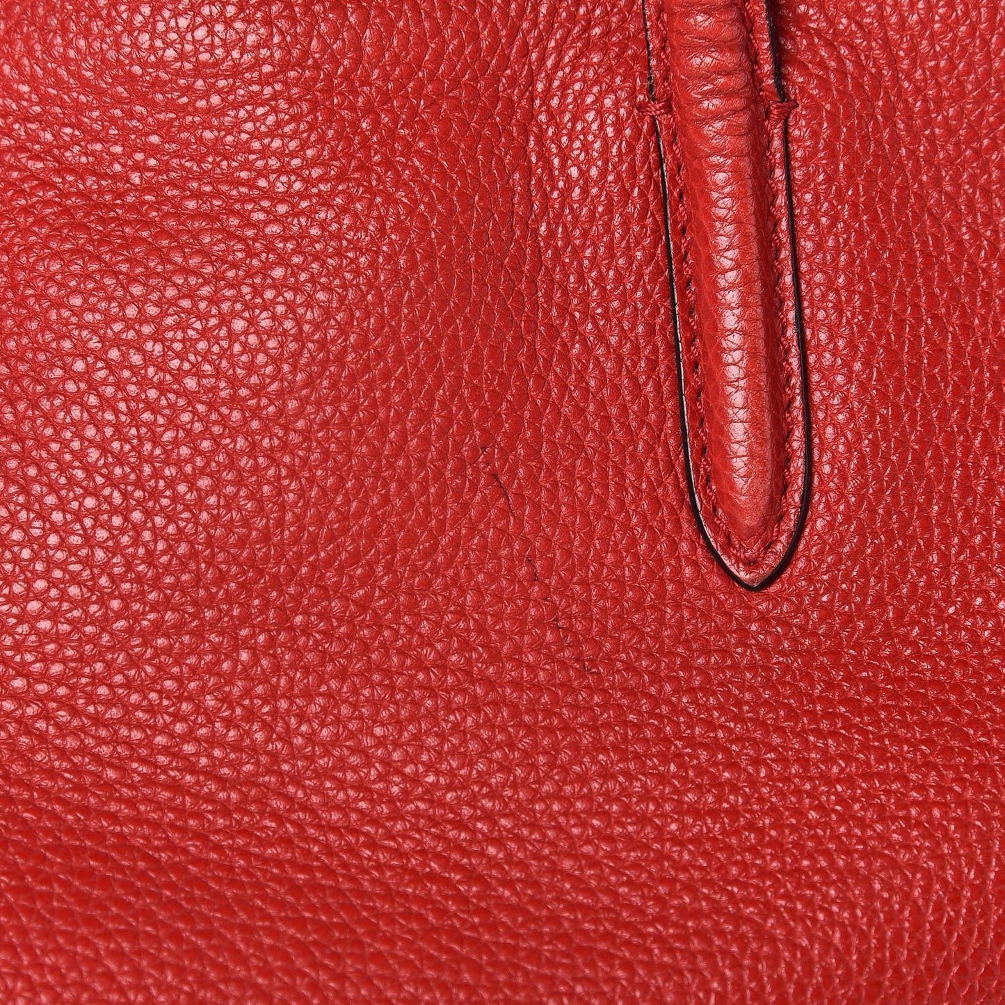 Pebbled Calfskin Small Skull Padlock Zip Around Tote Red