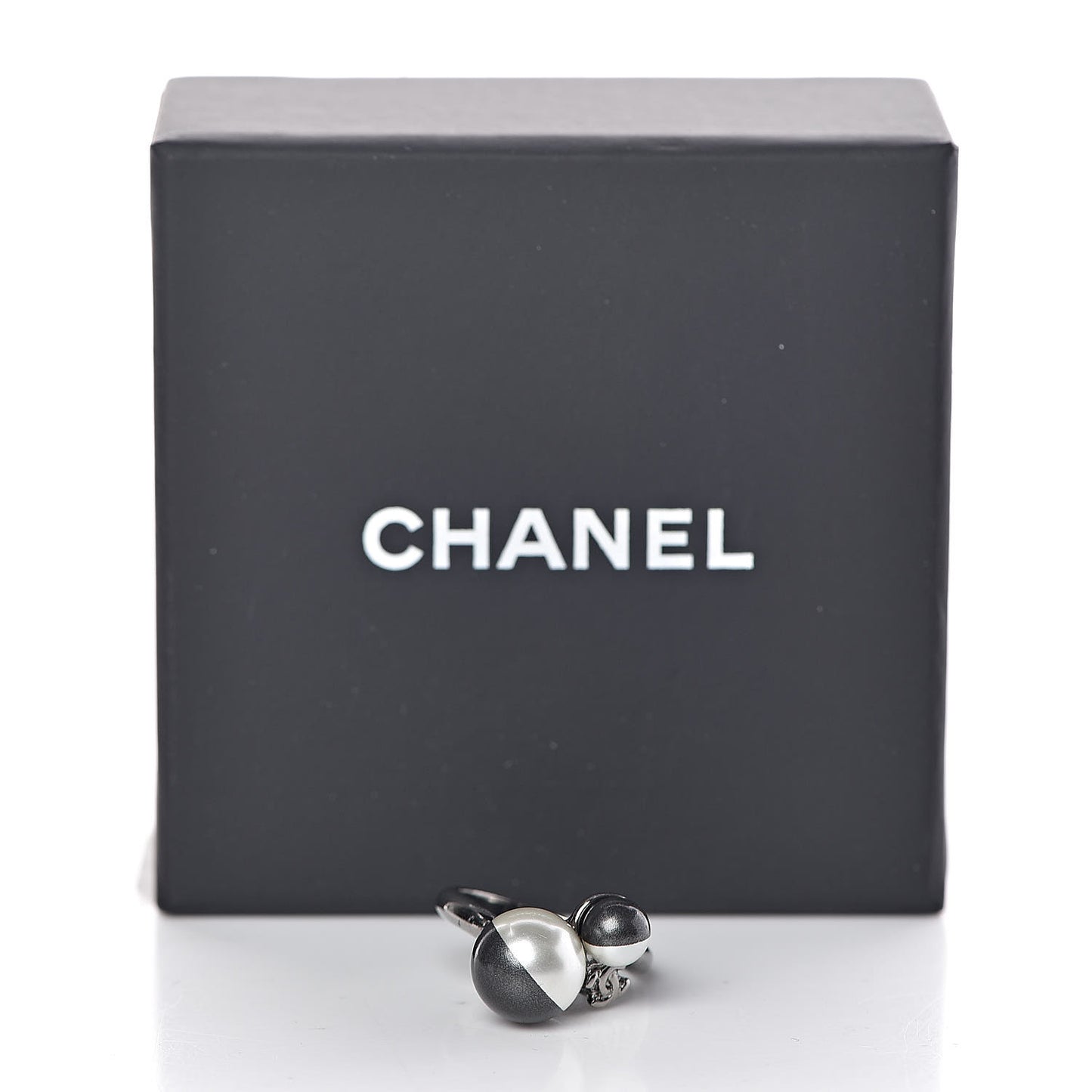 Ruthenium Pearl CC Ring 5 Pearly White Dark Grey