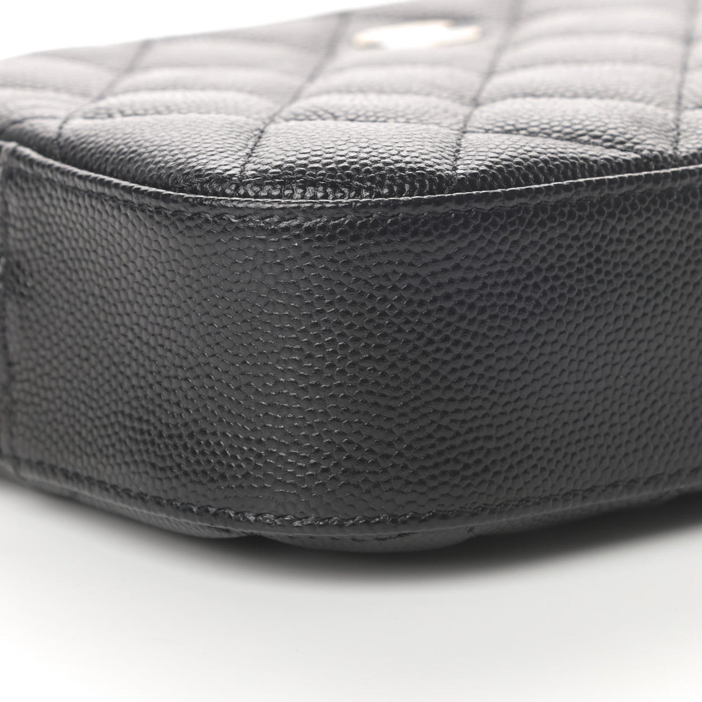 Caviar Quilted Vanity With Chain Black
