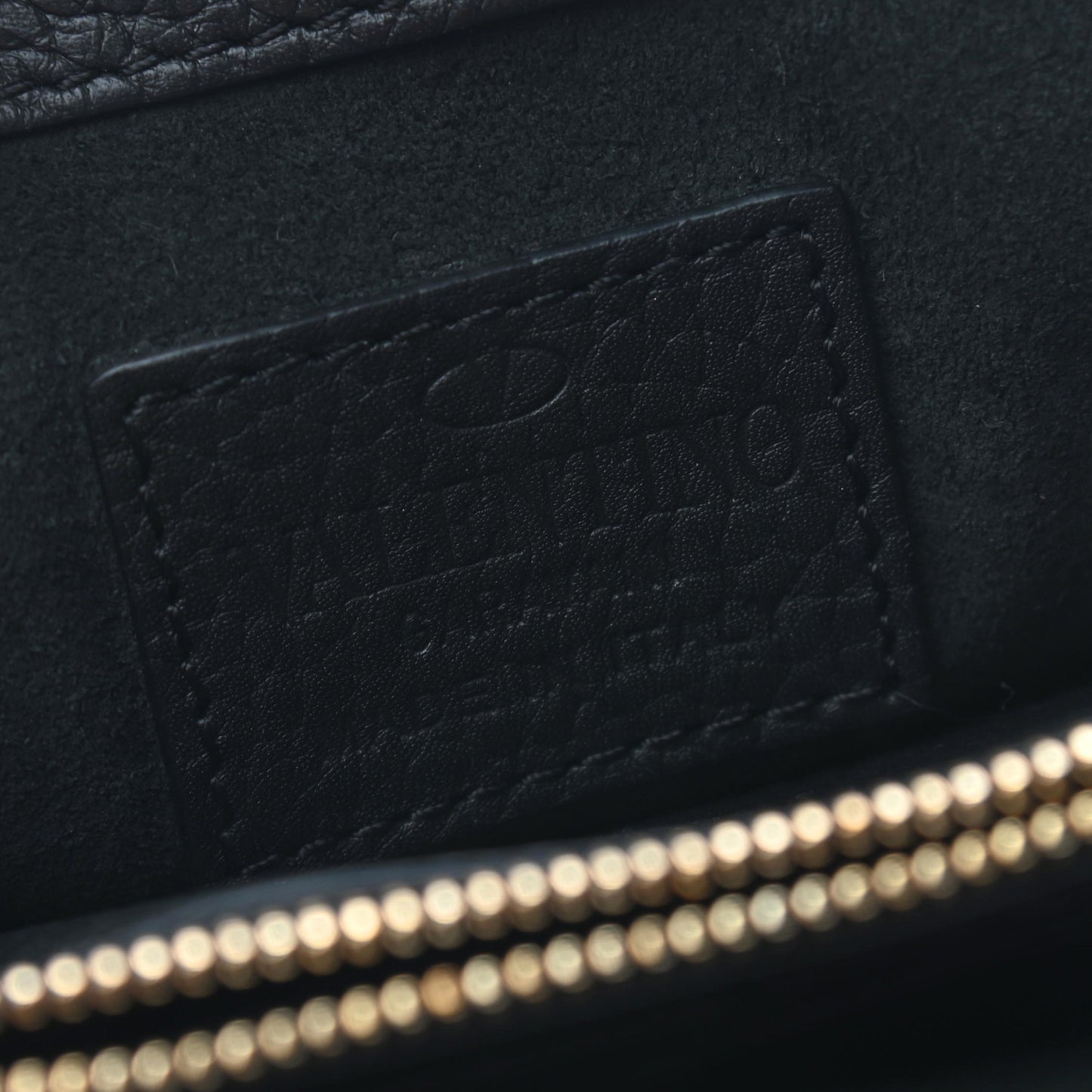 Pebbled Calfskin Rockstud Wallet on Chain Black
