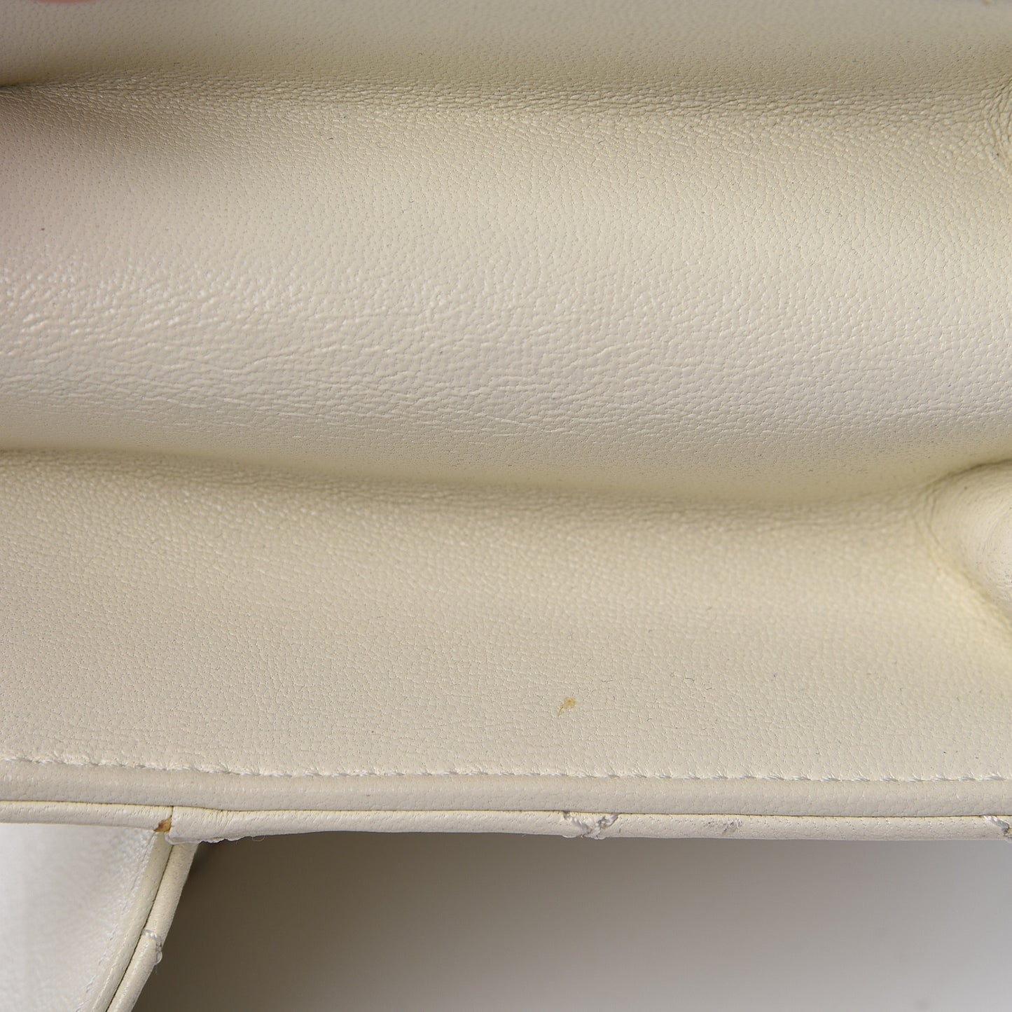 Sheepskin Quilted Beauty Lock Flap White