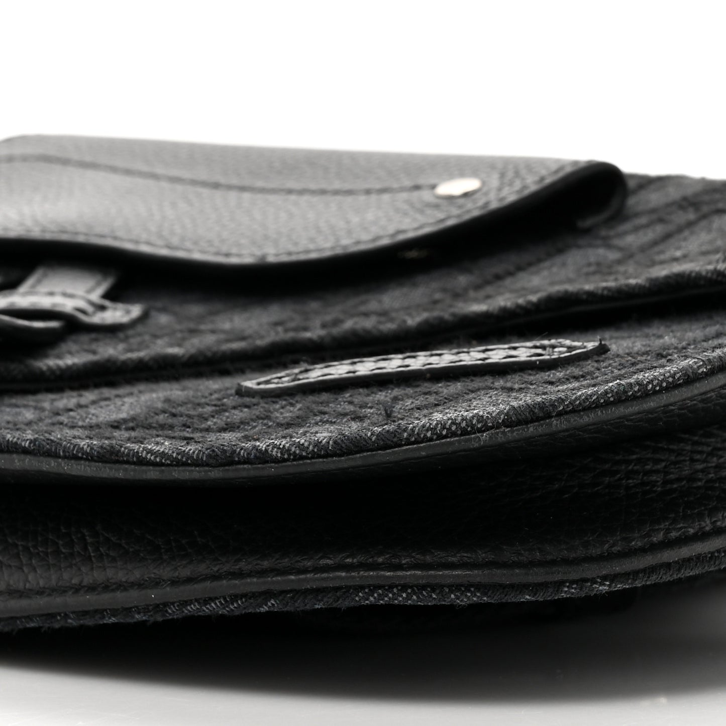 Oblique Saddle Messenger Pouch Black