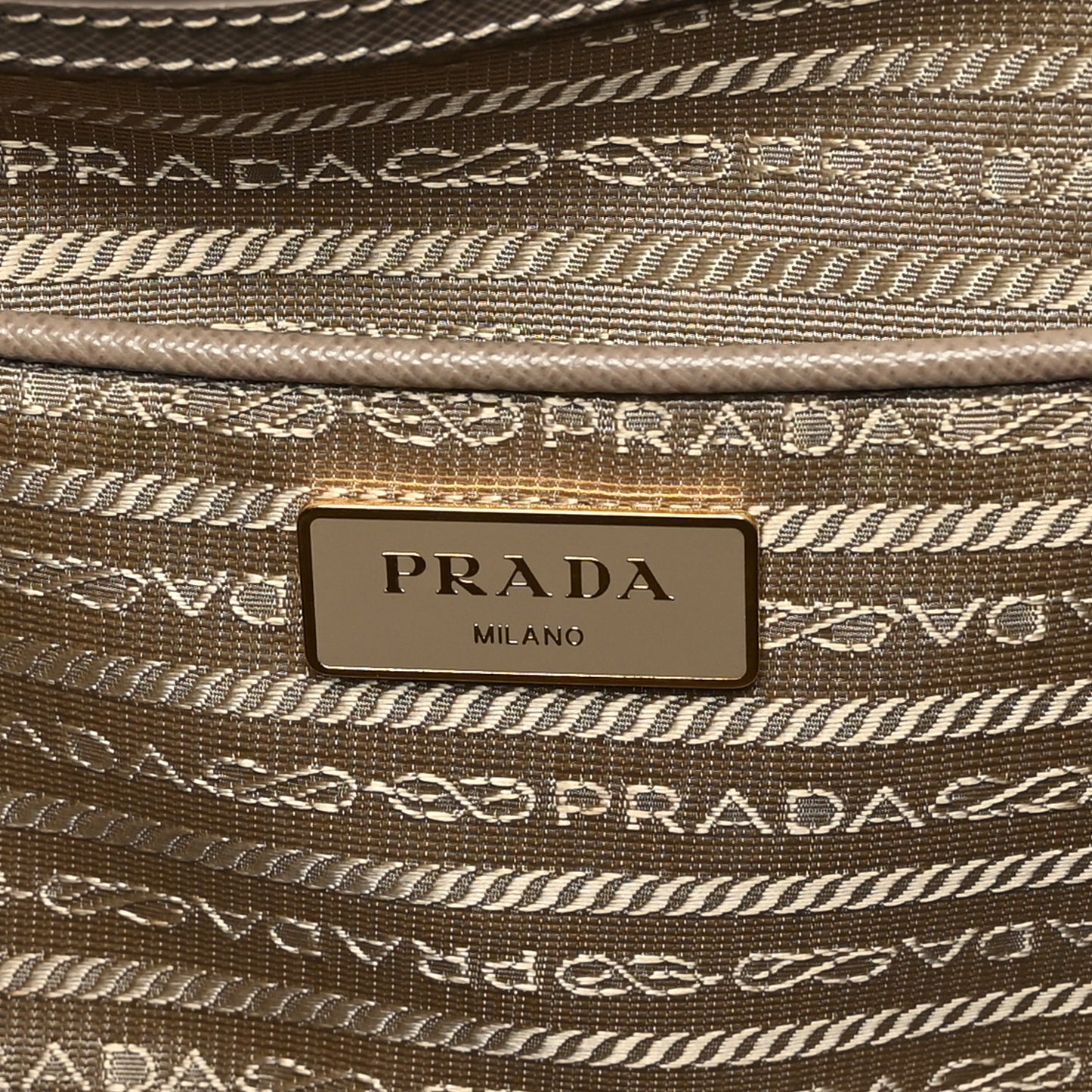 Saffiano Lux Medium Promenade Tote Cammeo