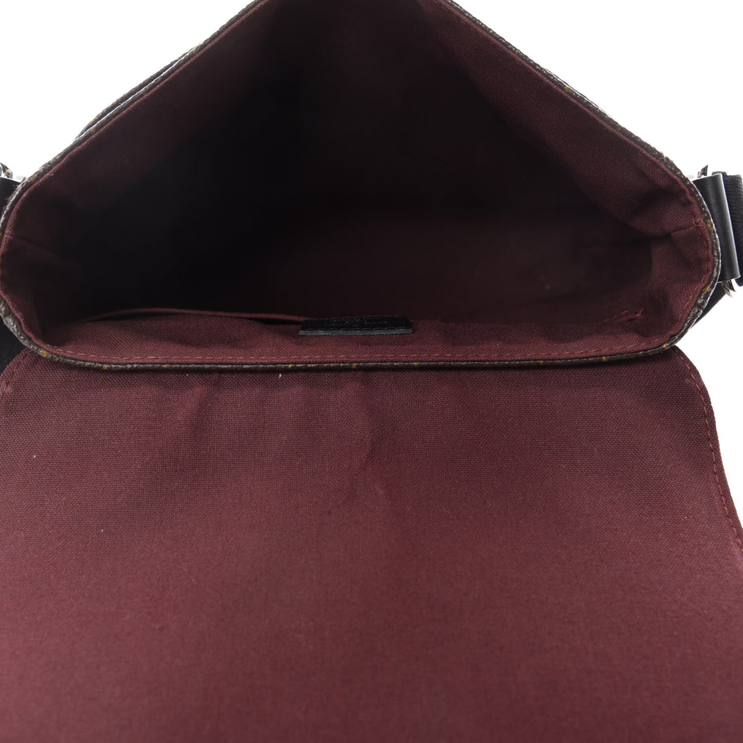 Monogram Macassar District PM