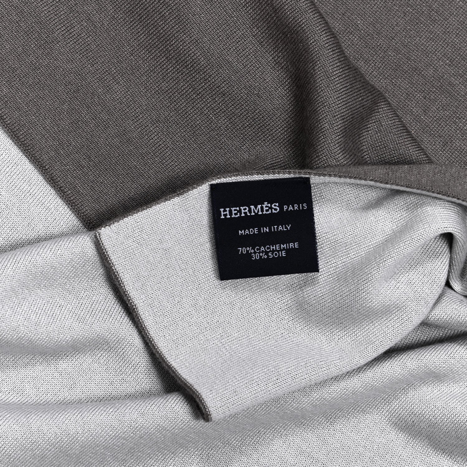 Hermes Cashmere Silk Aller-Retour Maillons Perfores Muffler Vapeur Gravier 3 of 4