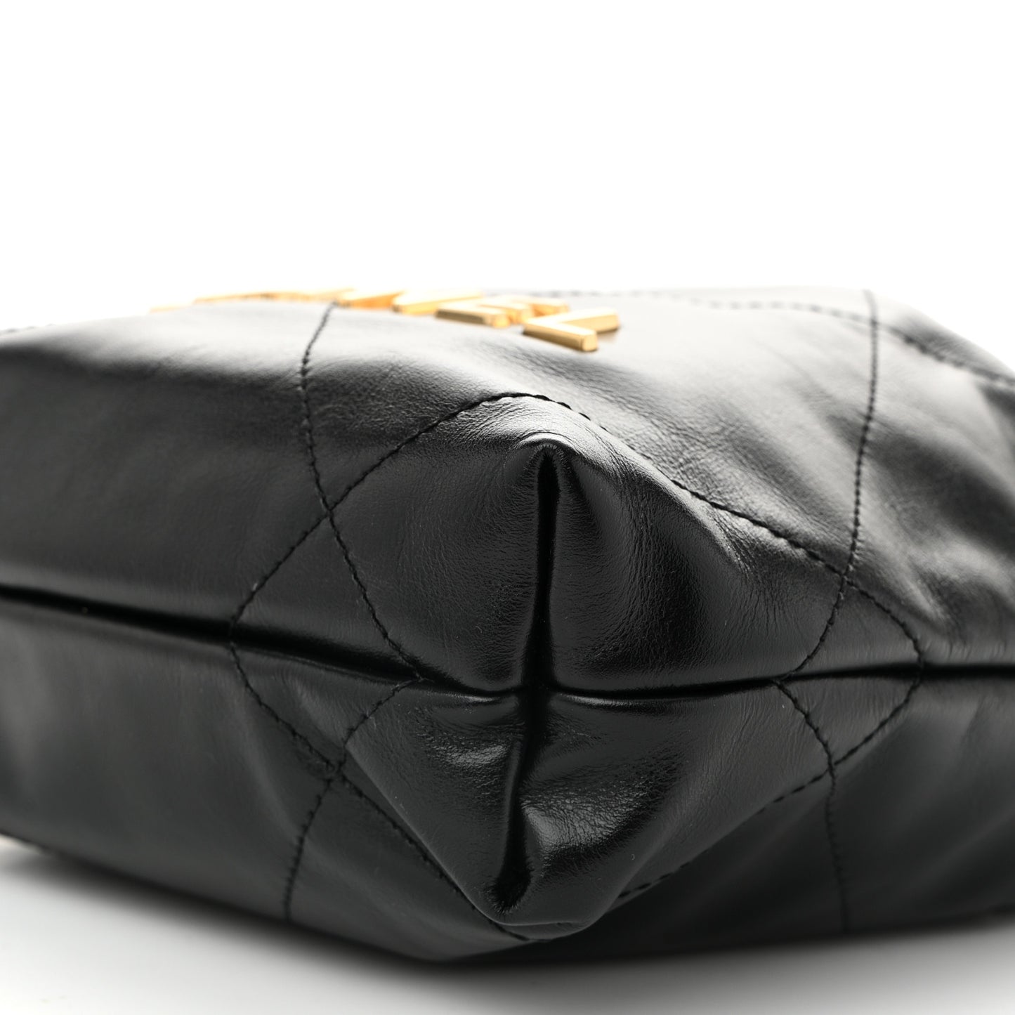 Shiny Calfskin Quilted Pearl CC Chain Mini Chanel 22 Black
