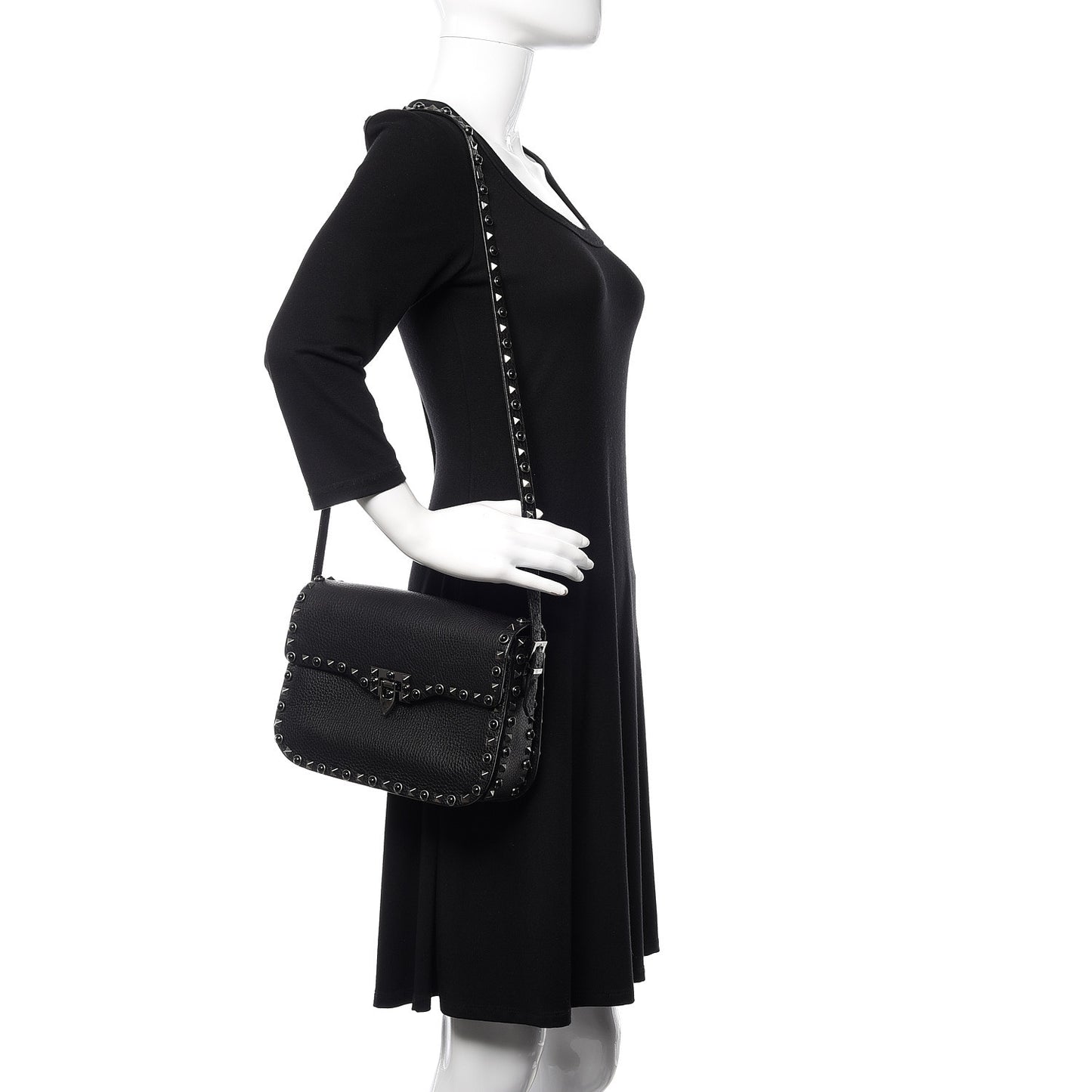 Pebbled Calfskin Onyx Medium Rockstud Rolling Flap Saddle Bag Black