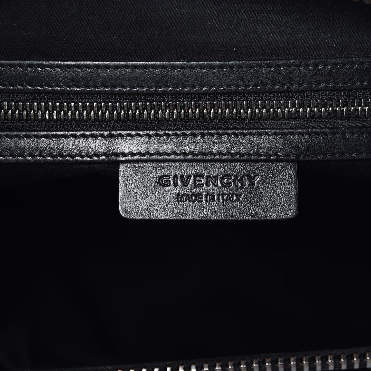 Calfskin Crocodile Embossed Medium Antigona Black
