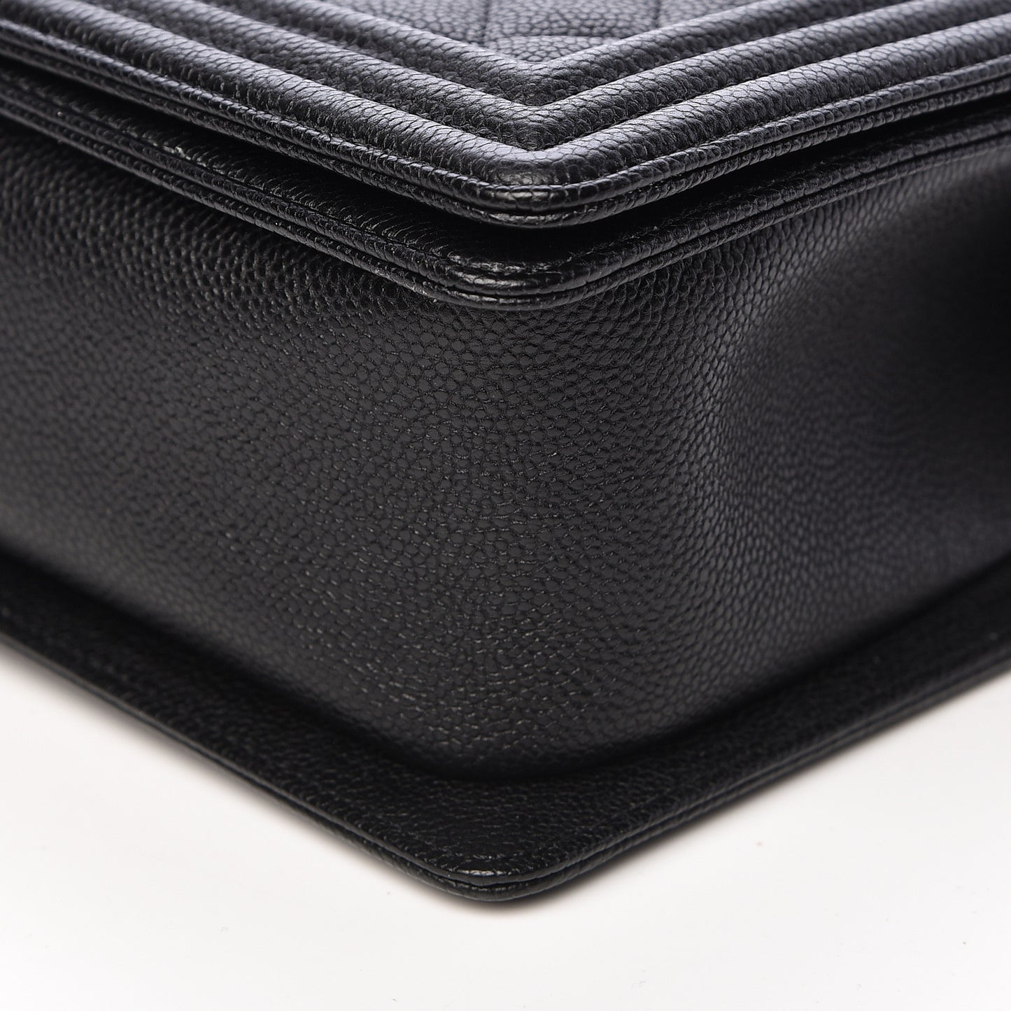Caviar Quilted Medium Boy Flap Black