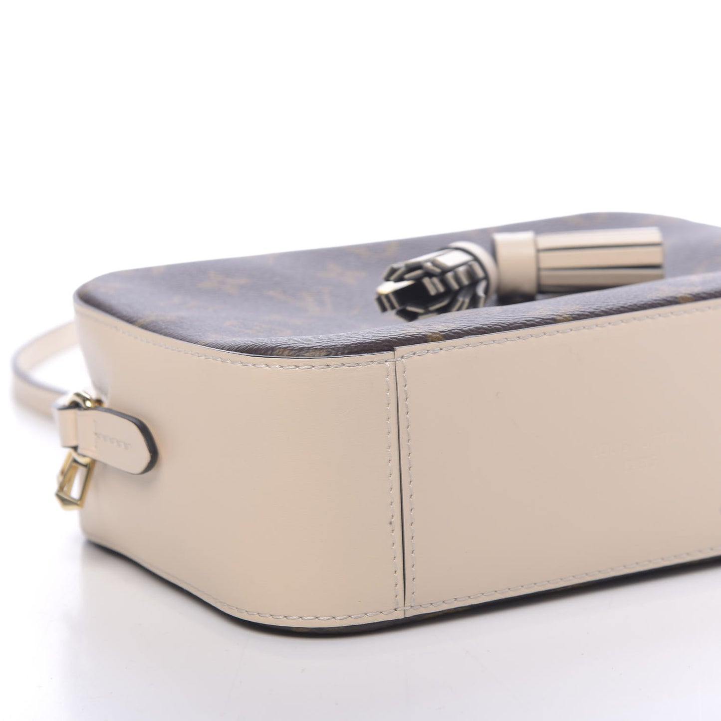 Monogram Saintonge Creme