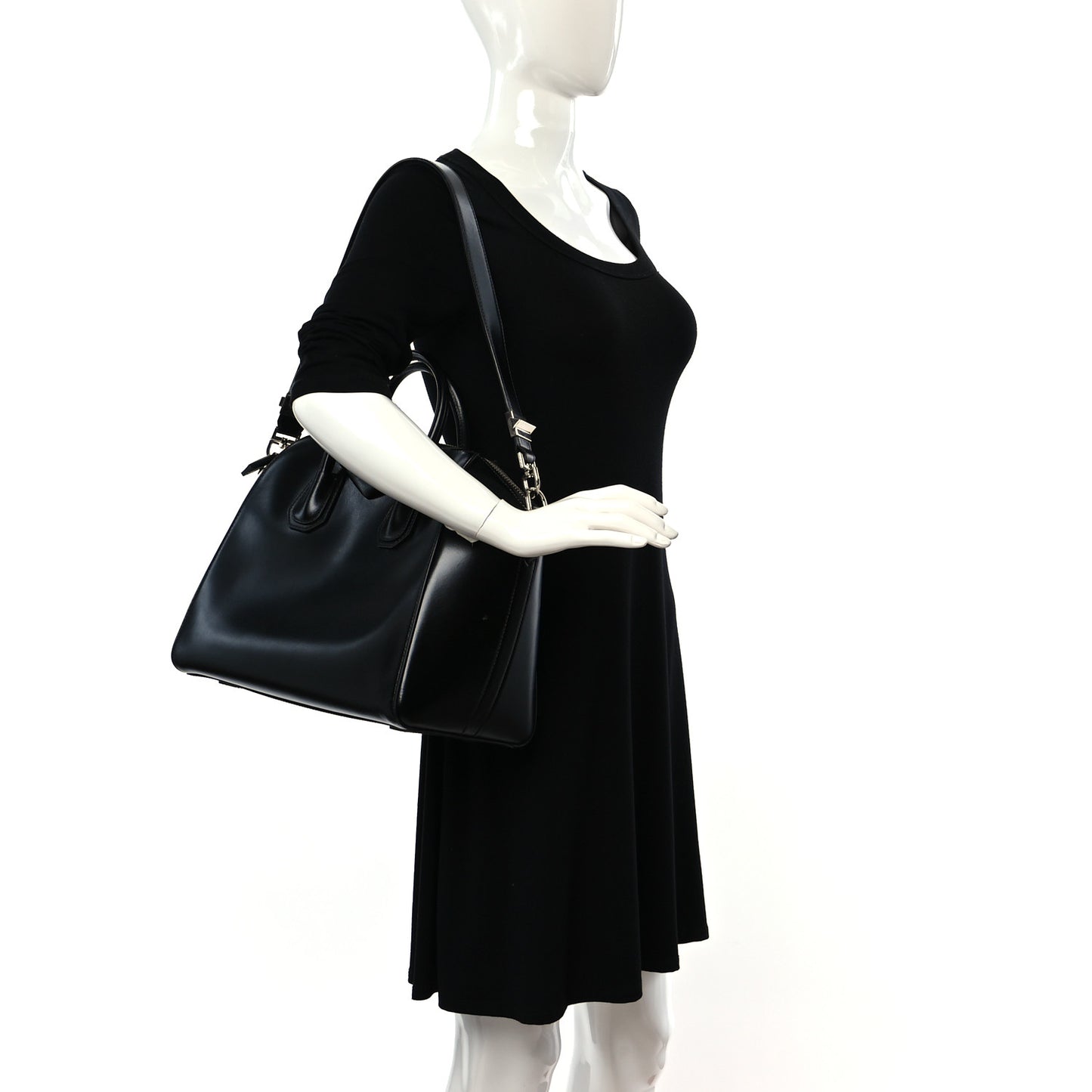 Shiny Lord Calfskin Medium Antigona Black