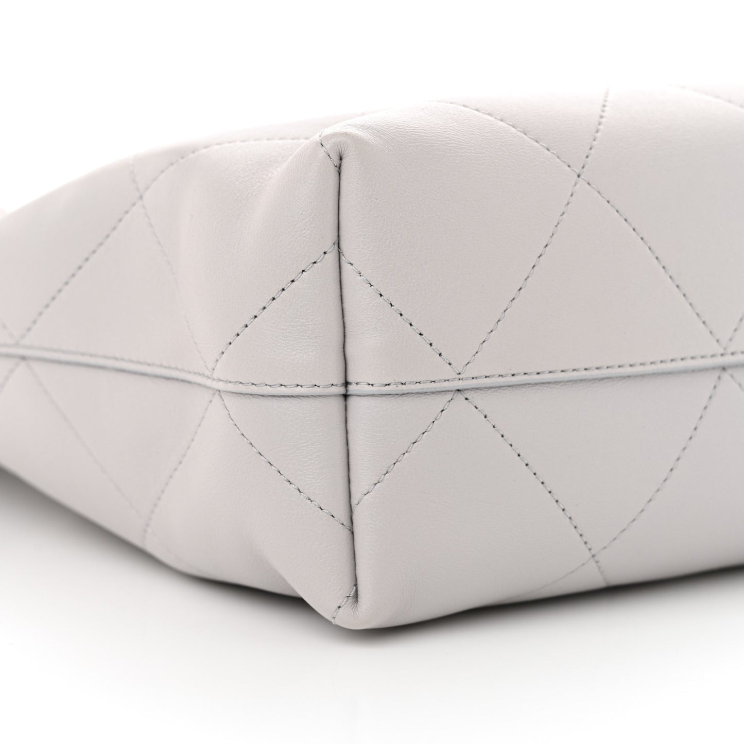 Shiny Lambskin Lambskin Quilted Medium Hobo Grey