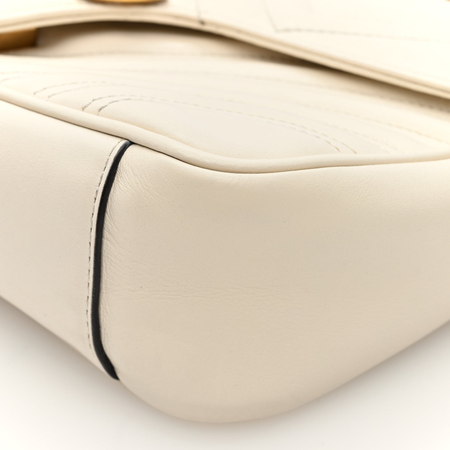 Calfskin Matelasse Small GG Marmont Shoulder Bag White