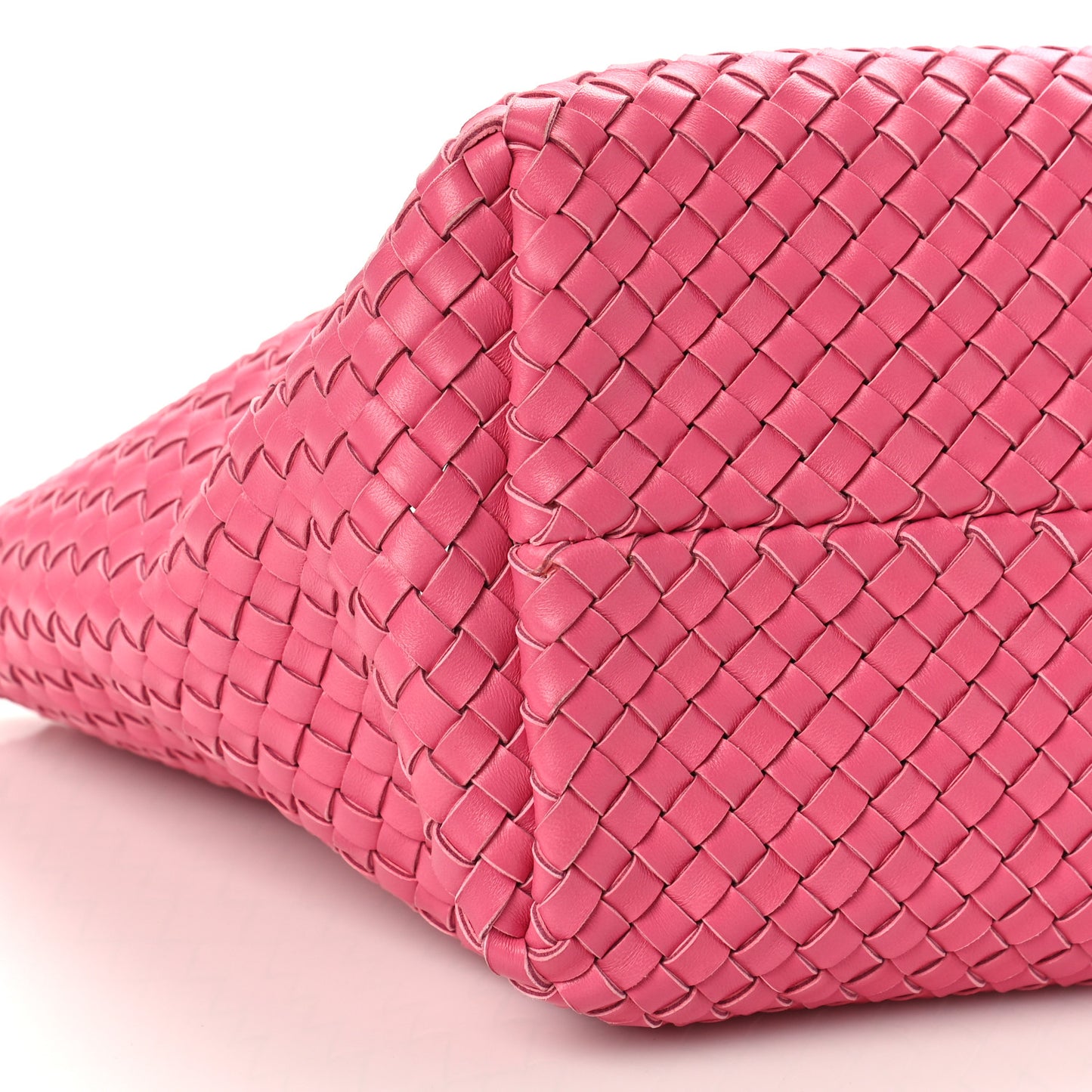 Lambskin Intreccio Medium Cabat Milkshake