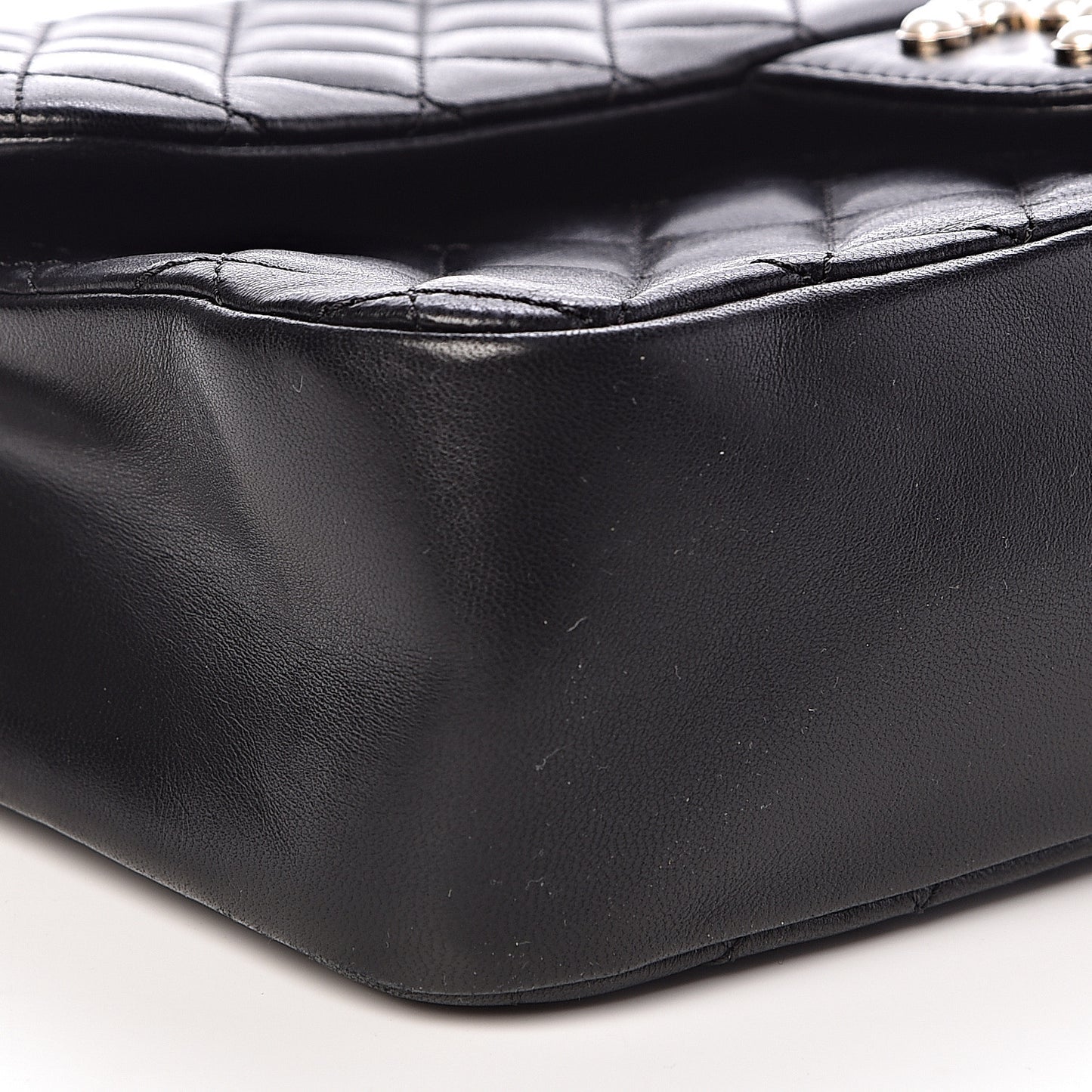 Lambskin Medium Westminster Pearl Flap Black