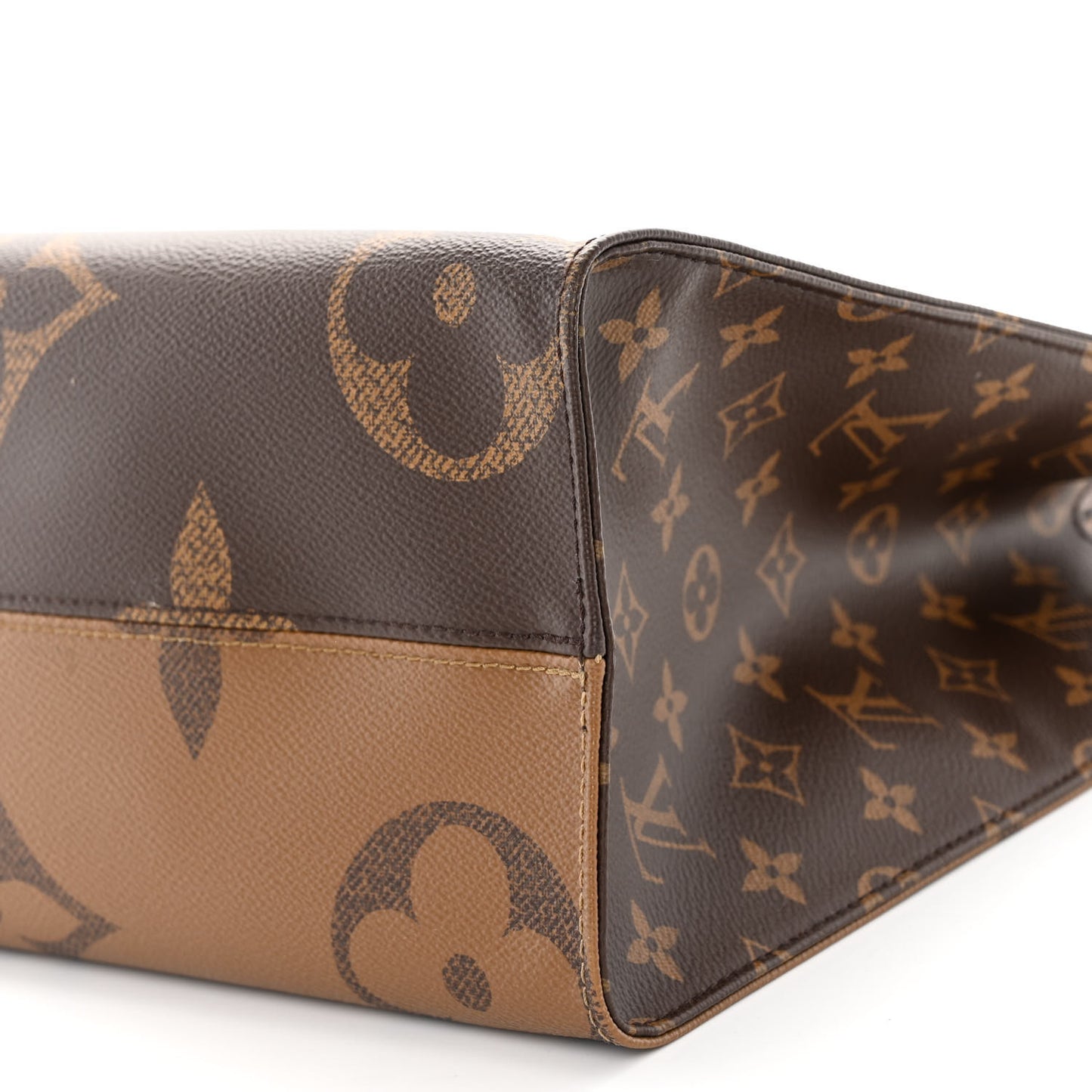 Reverse Monogram Giant Onthego MM