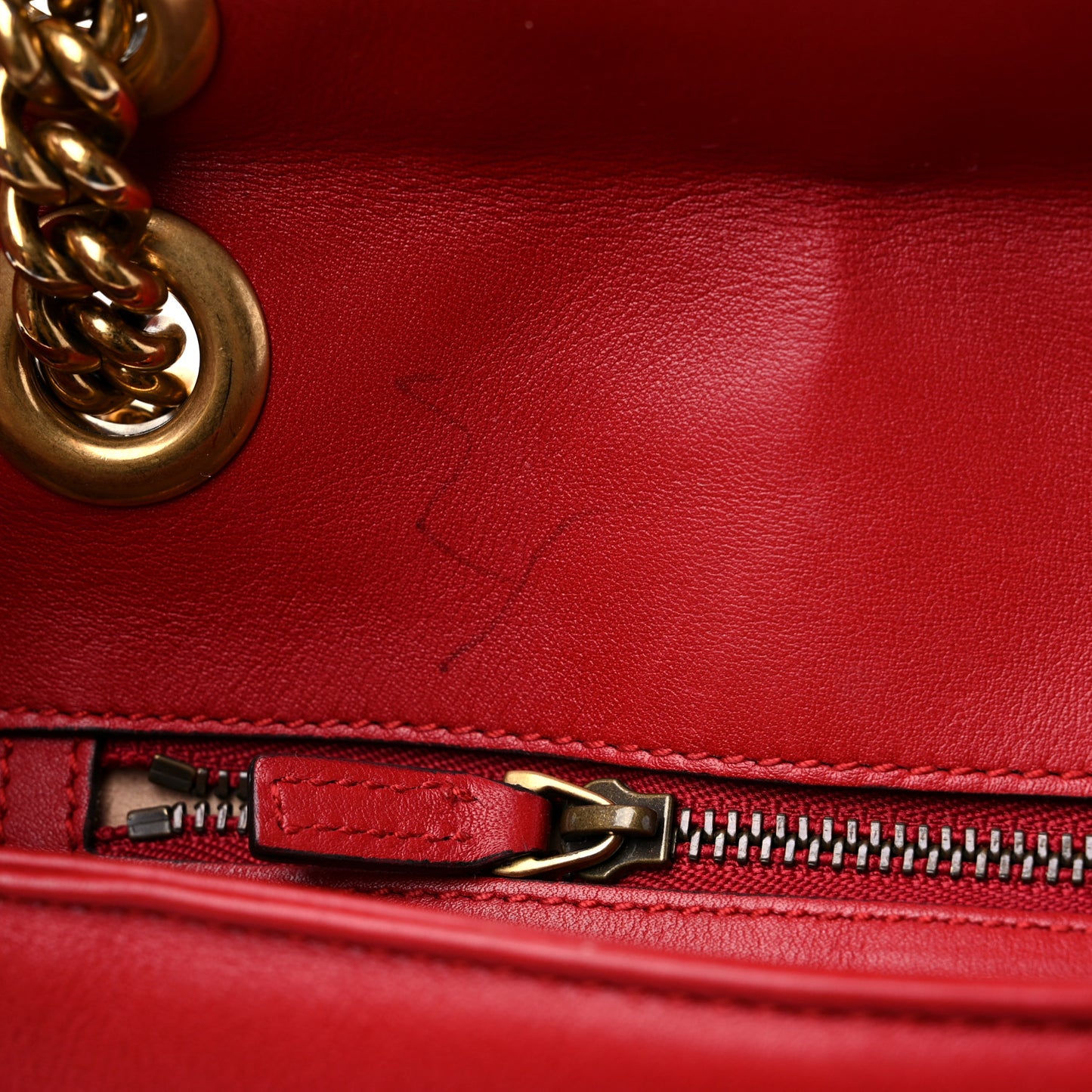 Calfskin Matelasse Small GG Marmont Shoulder Bag Hibiscus Red