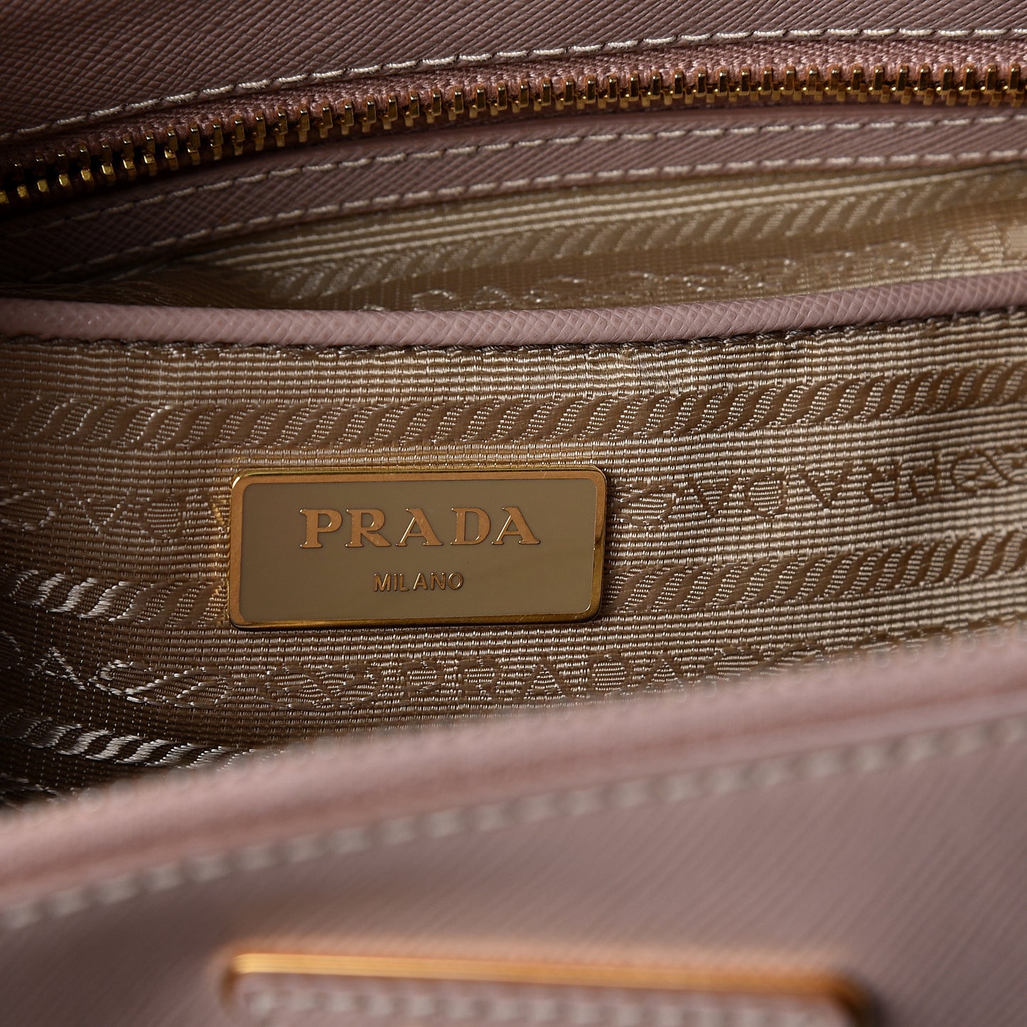 Saffiano Medium Galleria Double Zip Tote Cammeo
