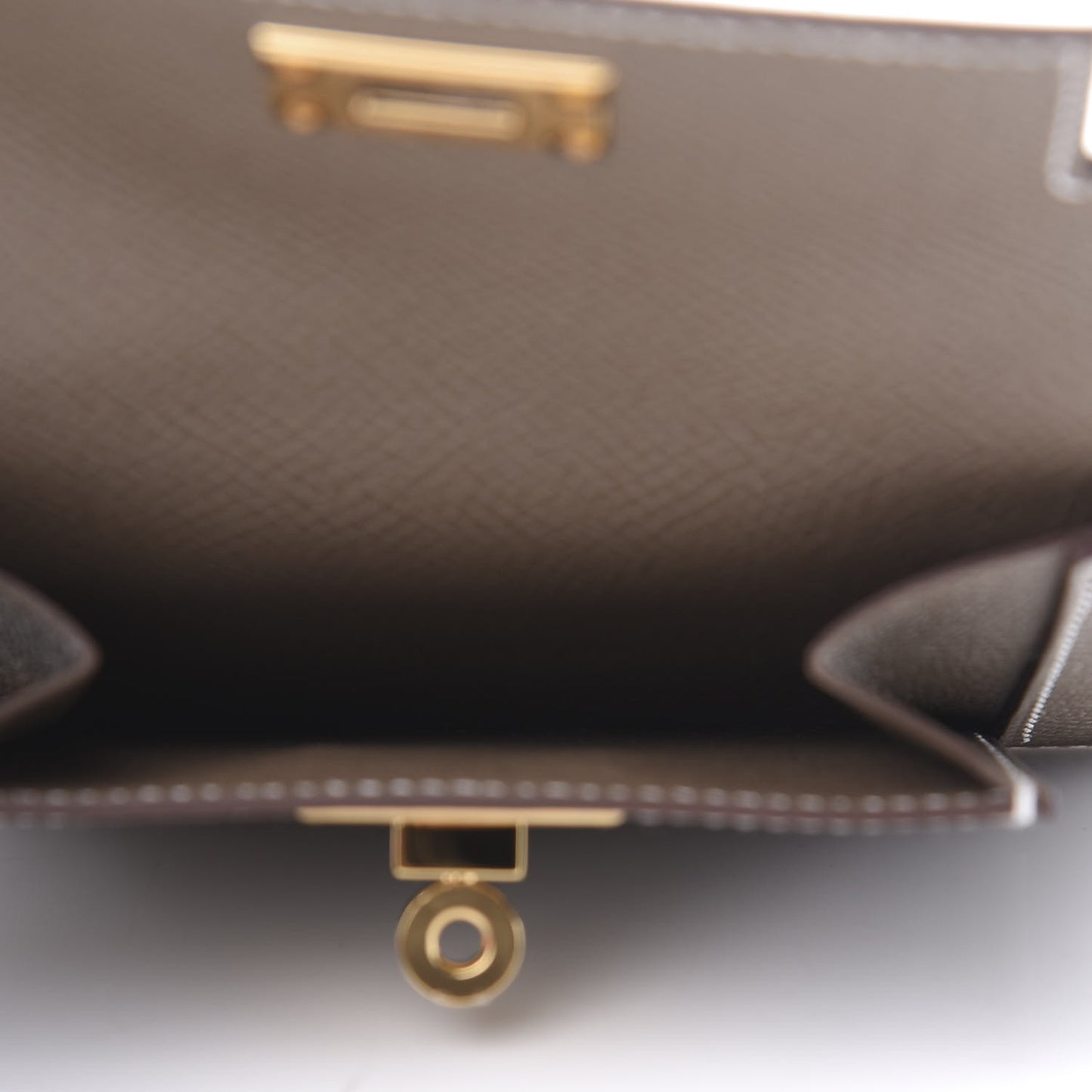 Epsom Kelly Pocket Compact Wallet Etoupe