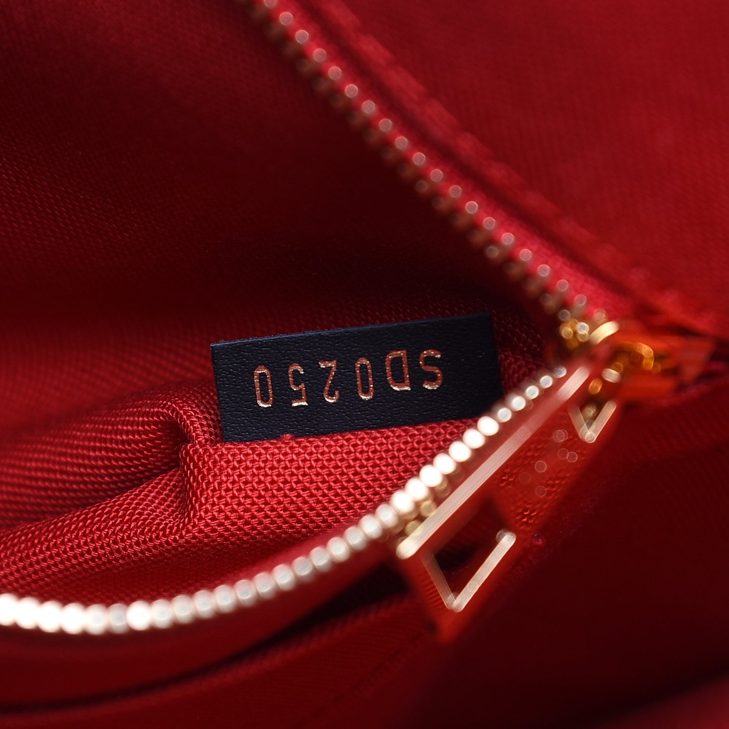 Reverse Monogram Giant Onthego MM