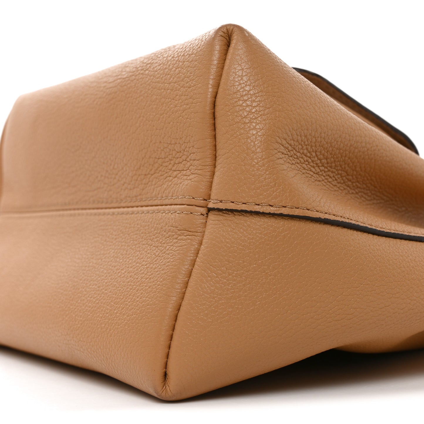 Calfskin Lockme Bucket MM Arizona Beige