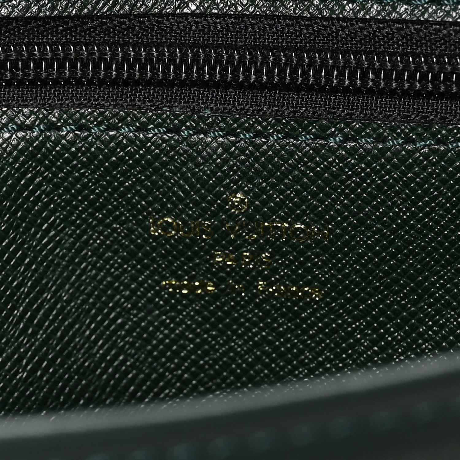 Louis Vuitton Taiga Pochette Volga Portfolio Epicea Epicea 6 of 8