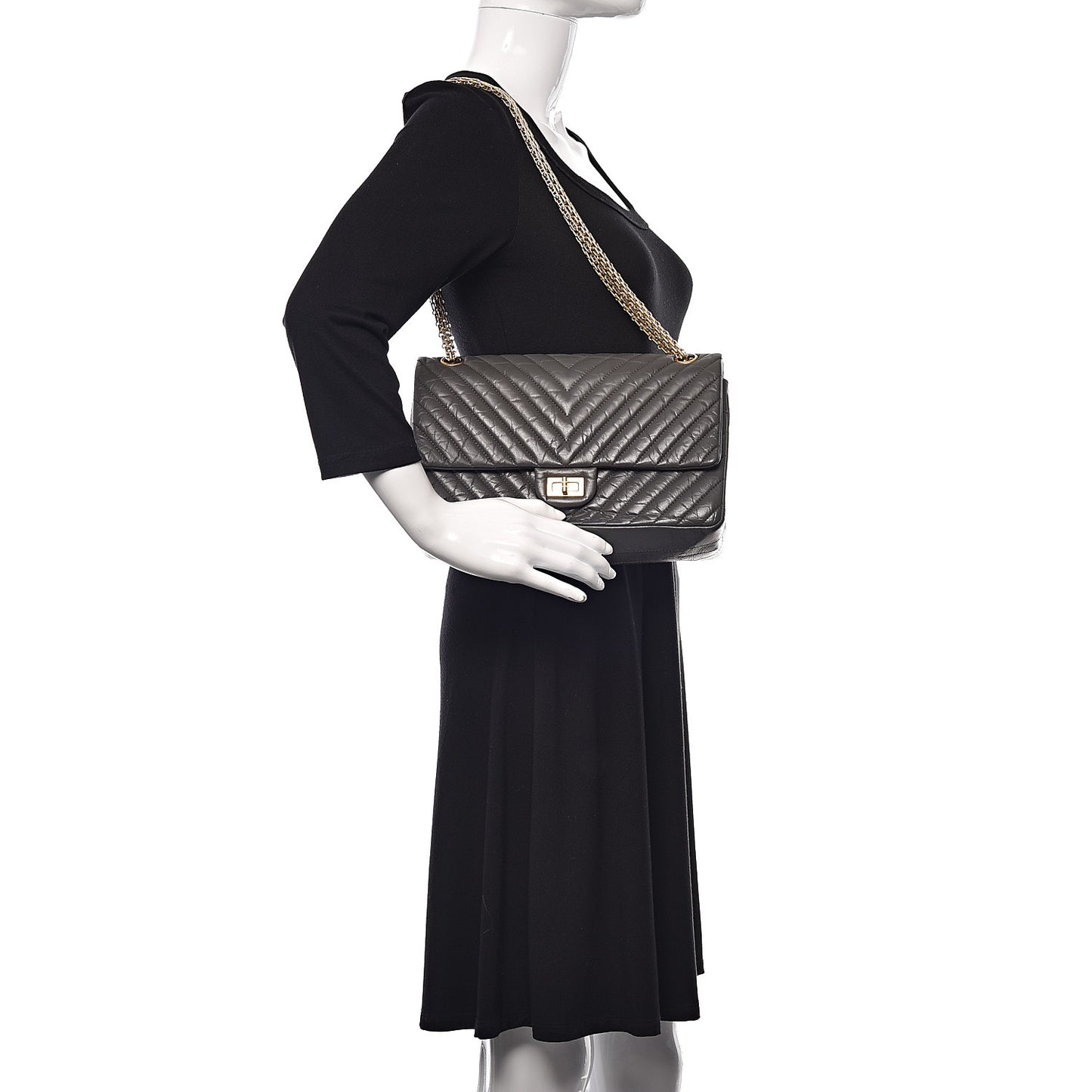 Aged Calfskin Chevron Quilted 2.55 Reissue 226 Dark Grey