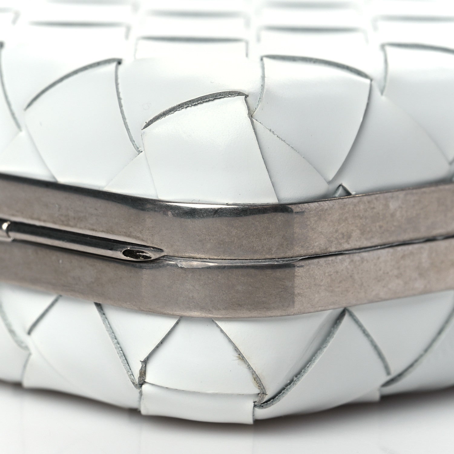 Bottega Veneta Spazzolato Intrecciato Mens Crossbody Messenger Bag Bianco 8 of 8