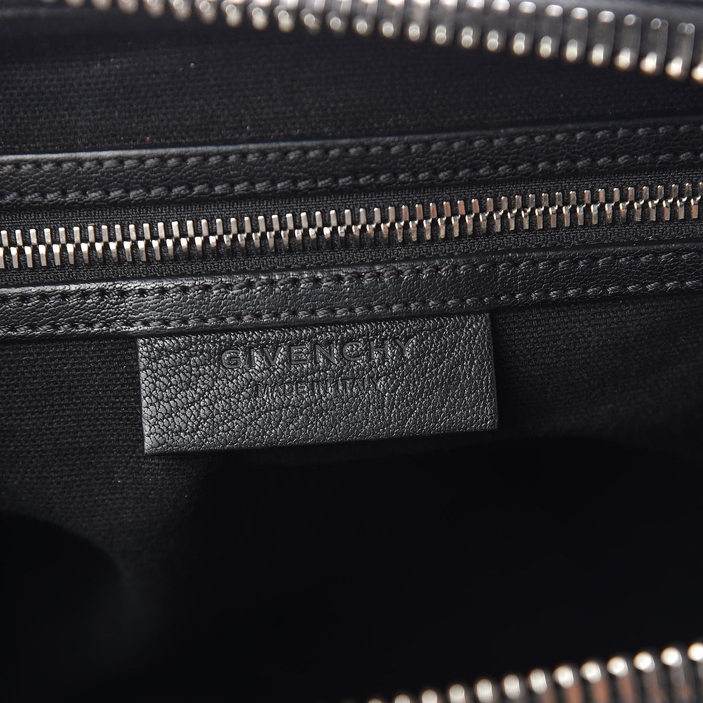 Sugar Goatskin Medium Antigona Black